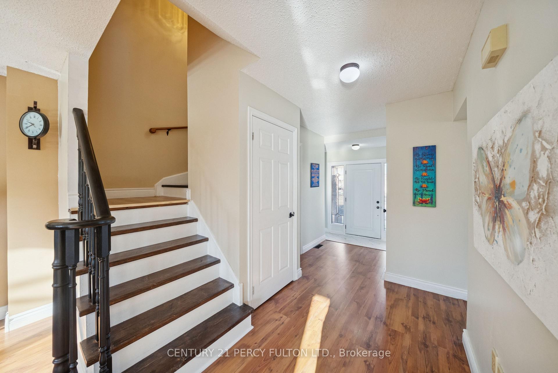 Photo 14 of 27 Arran Court, Clarington, Courtice — HOMEH