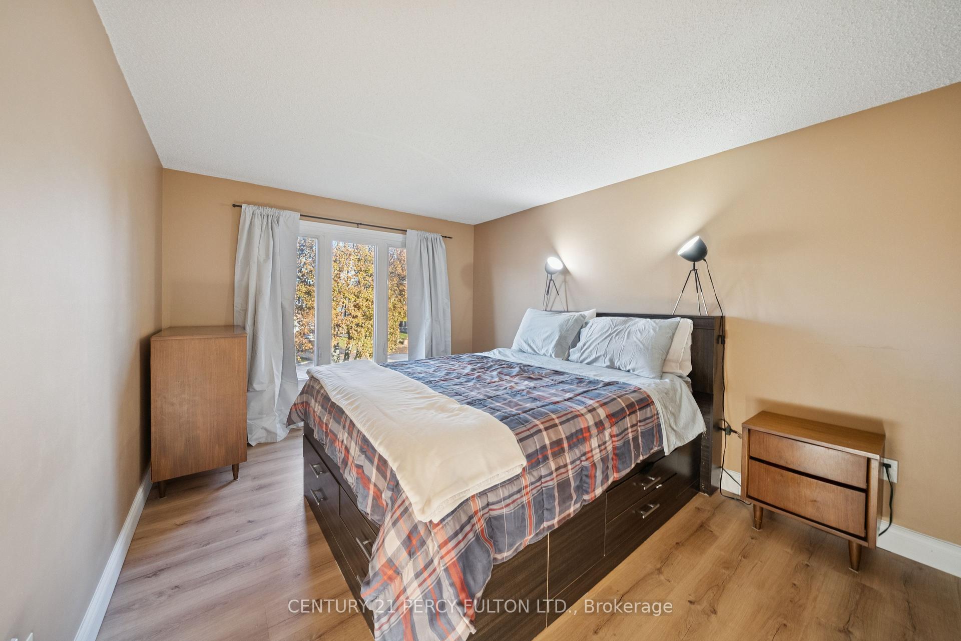 Photo 12 of 27 Arran Court, Clarington, Courtice — HOMEH