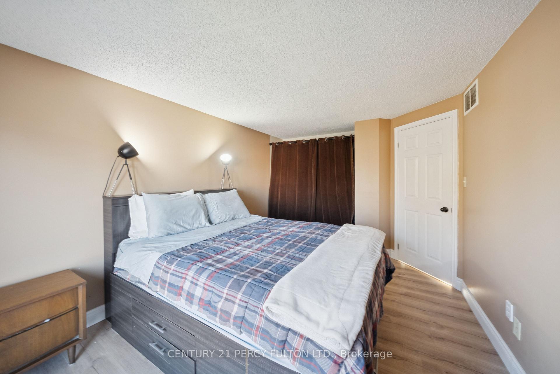 Photo 18 of 27 Arran Court, Clarington, Courtice — HOMEH
