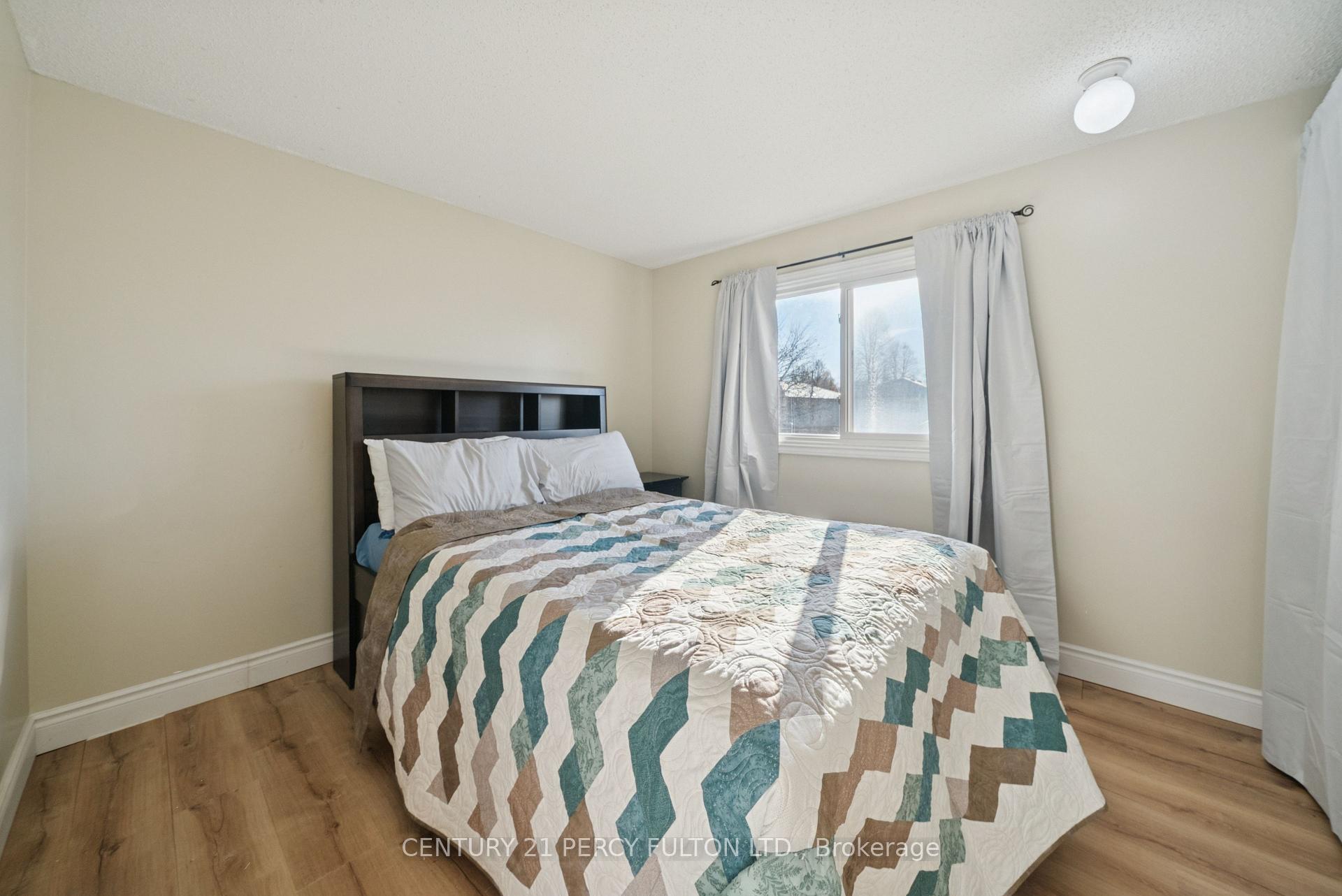 Photo 16 of 27 Arran Court, Clarington, Courtice — HOMEH