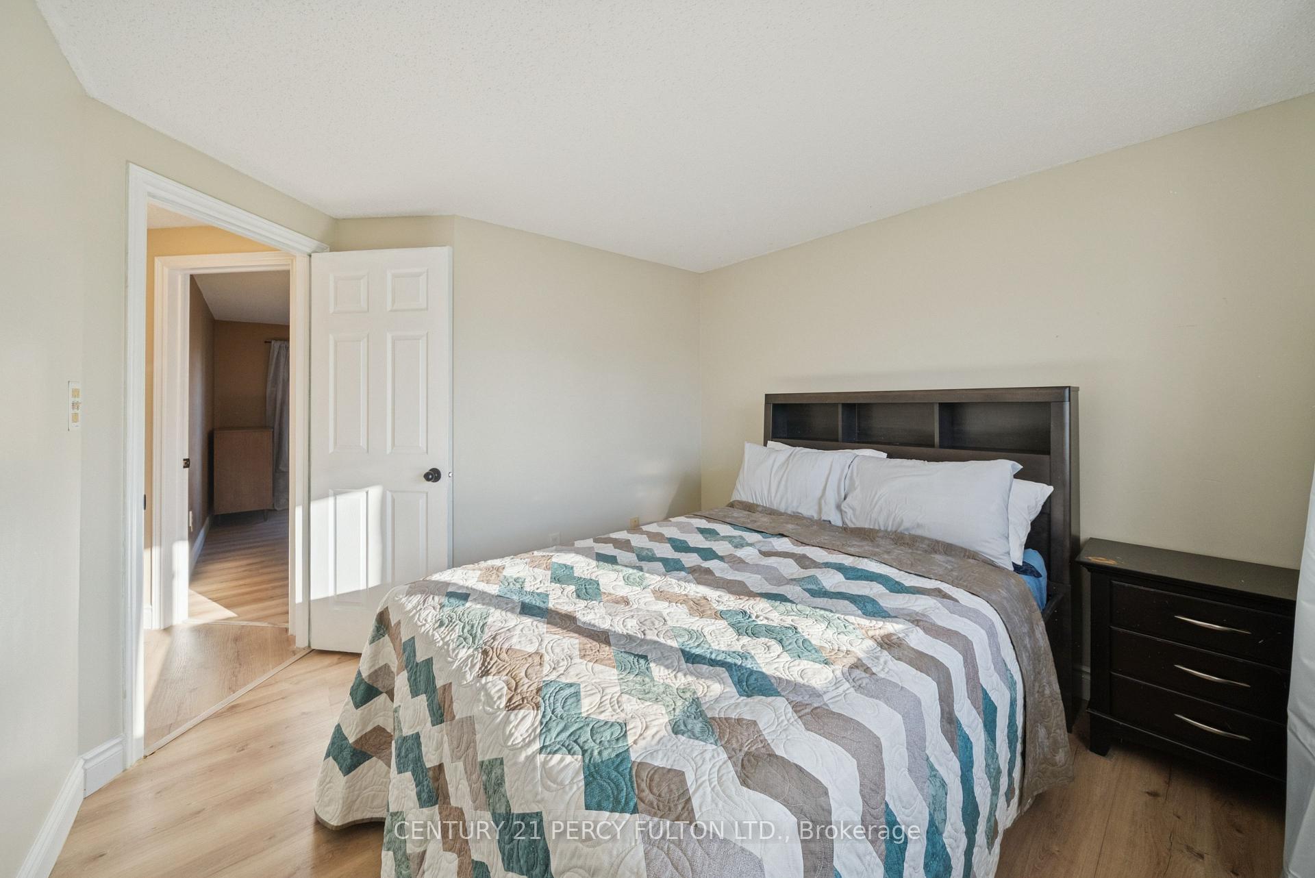 Photo 17 of 27 Arran Court, Clarington, Courtice — HOMEH