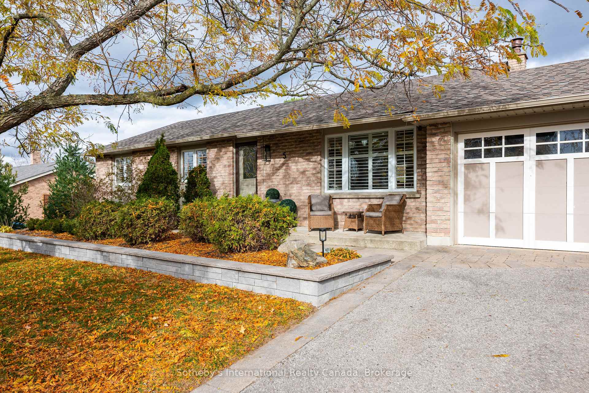 Photo 3 of 5 Brawton Drive, Caledon, Palgrave — HOMEH