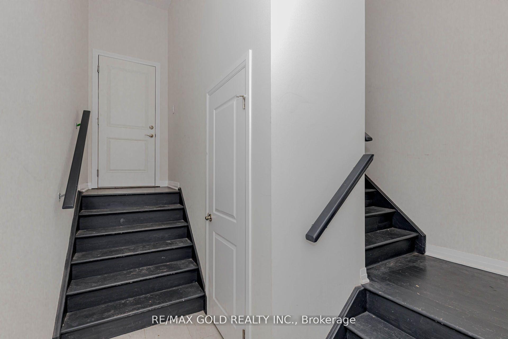 Photo 4 of Unit 3, 124 Seabrook Drive, Kitchener, Huron Park — HOMEH