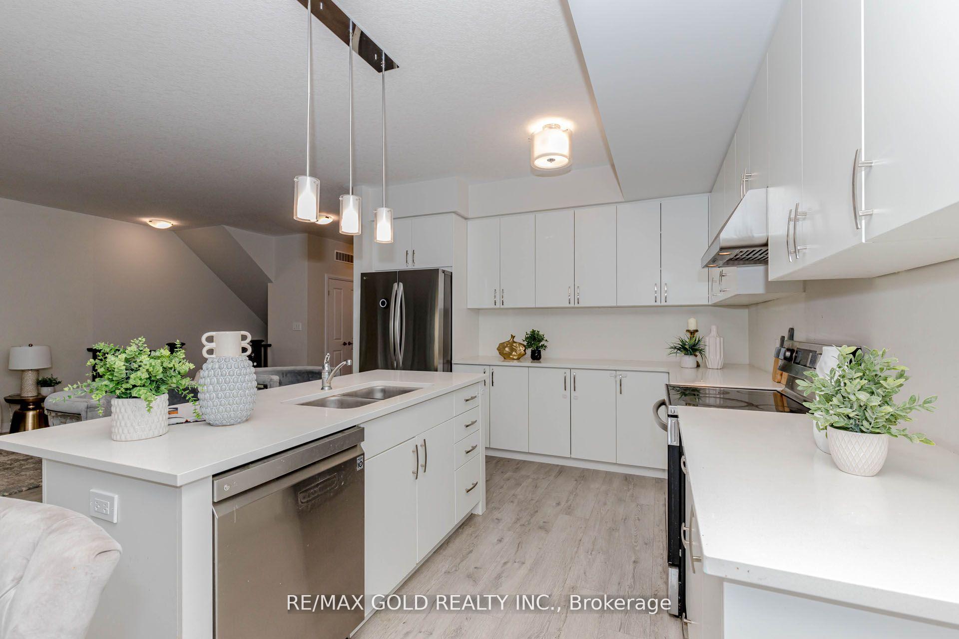 Photo 13 of Unit 3, 124 Seabrook Drive, Kitchener, Huron Park — HOMEH