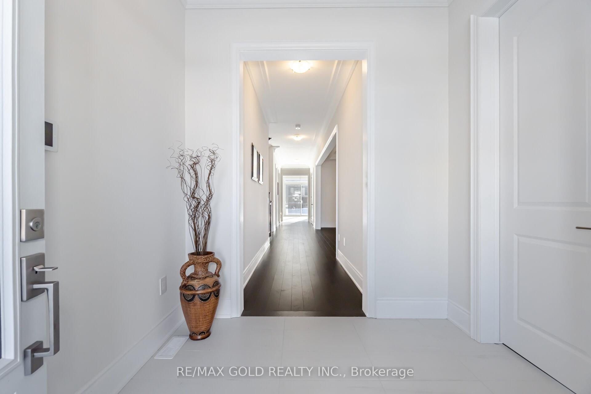 Photo 5 of 82 Raspberry Ridge Avenue, Caledon, Caledon East — HOMEH