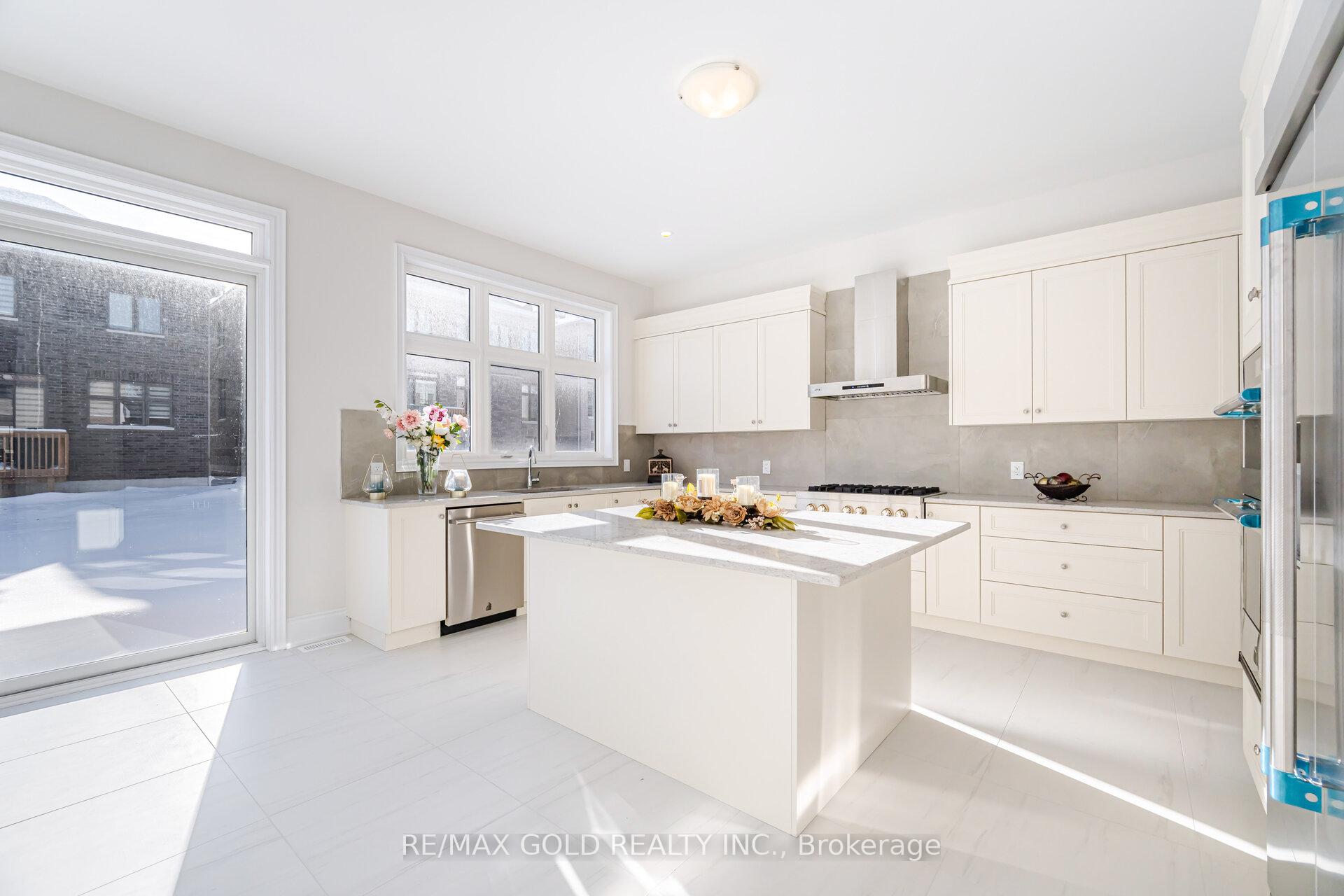 Photo 13 of 82 Raspberry Ridge Avenue, Caledon, Caledon East — HOMEH