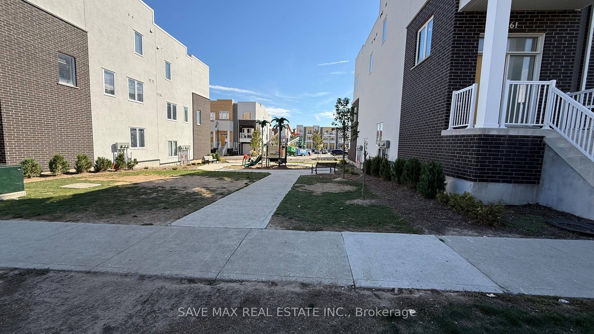 Photo 4 of 61 Progress Crescent, Kitchener — HOMEH