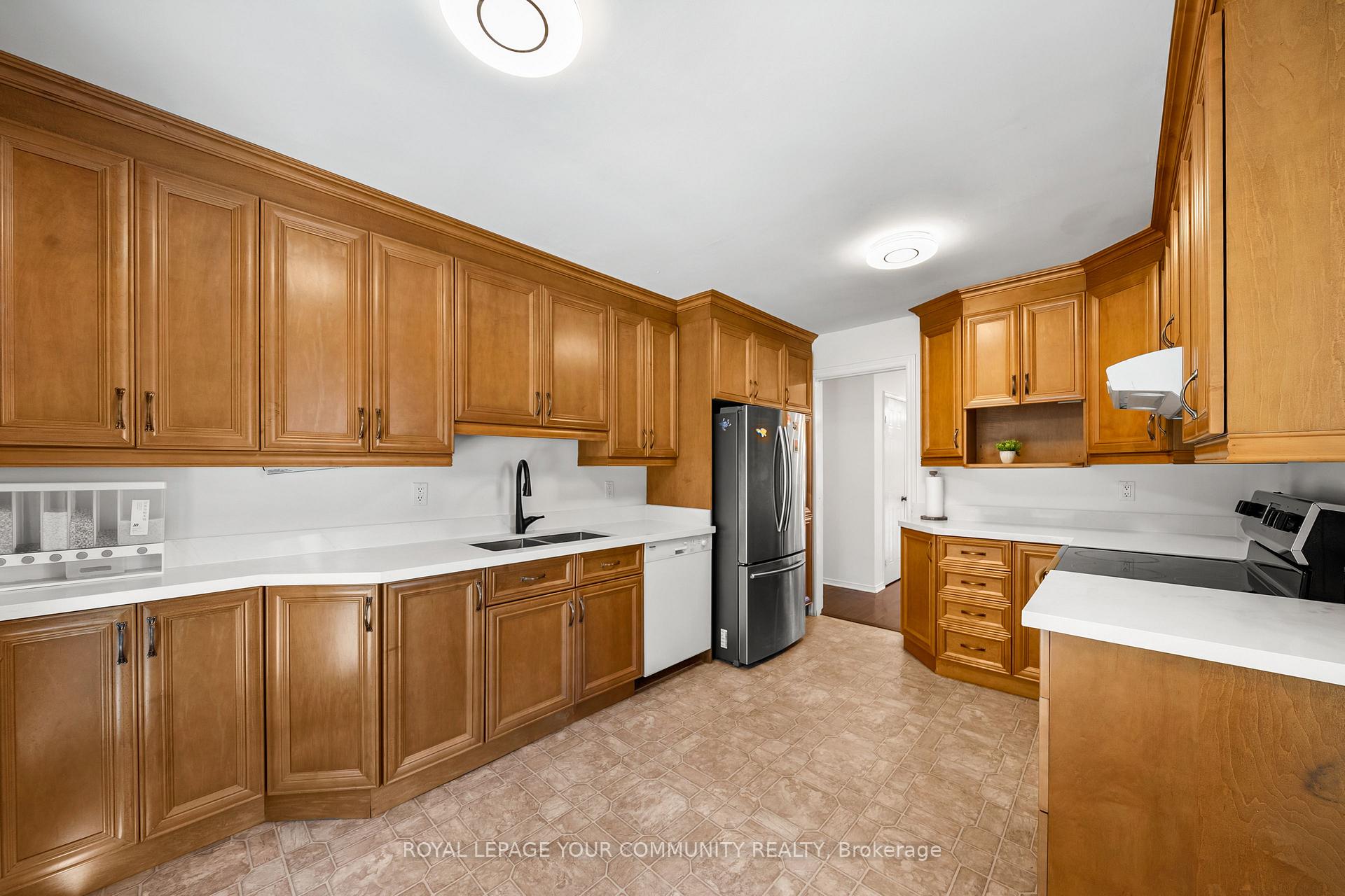 Photo 11 of 7 Copland Trail, Aurora, Aurora Heights — HOMEH