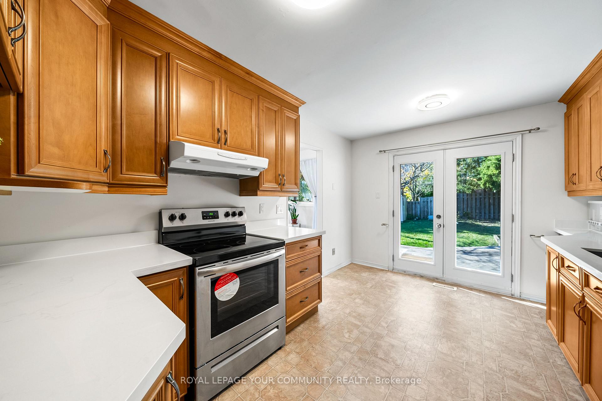 Photo 12 of 7 Copland Trail, Aurora, Aurora Heights — HOMEH