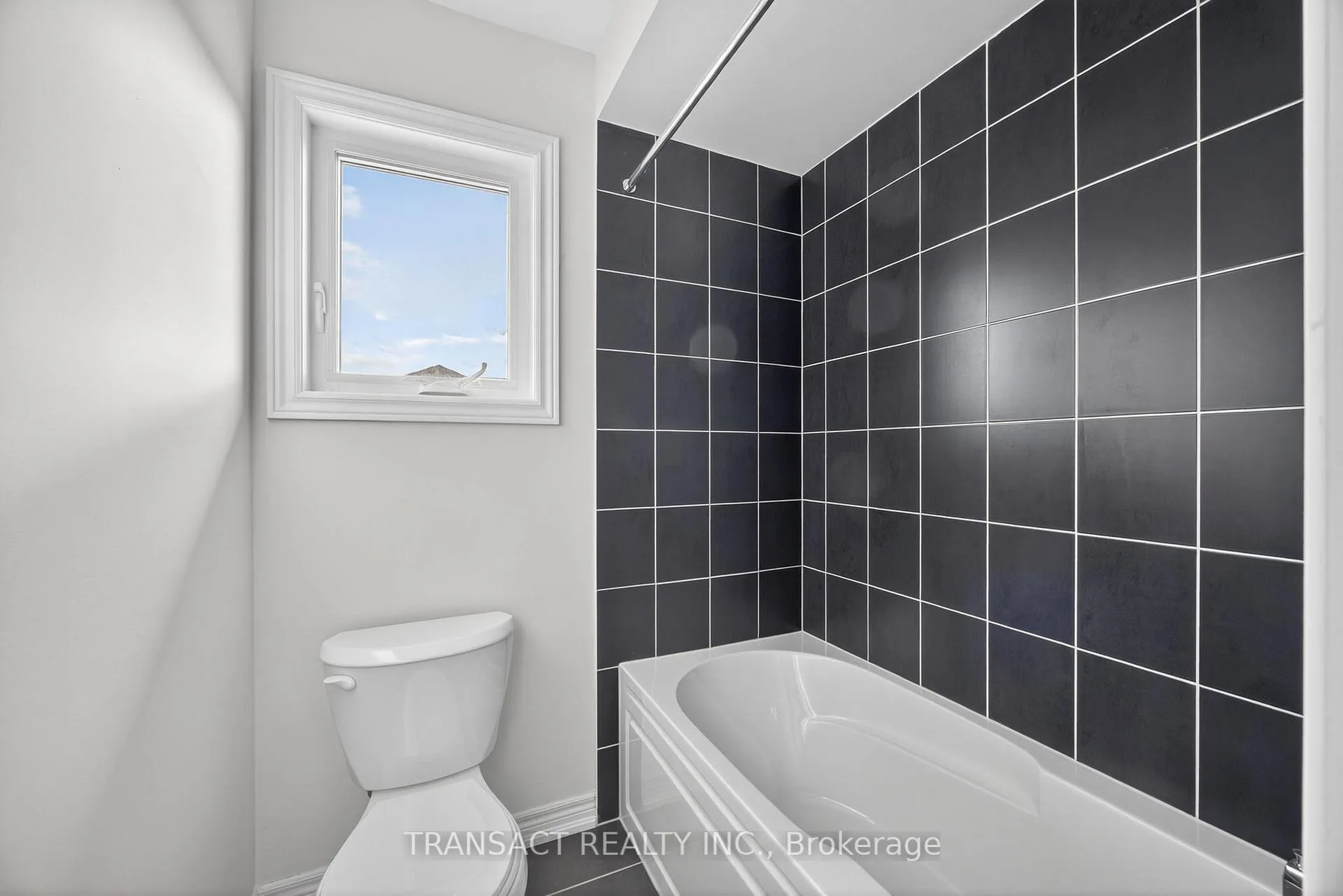 Photo 31 of 15 Baycroft Boulevard, Essa, Angus — HOMEH