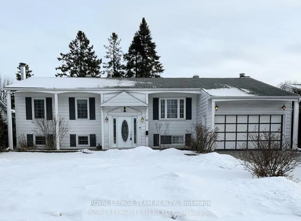 Front of 25 Saginaw Crescent