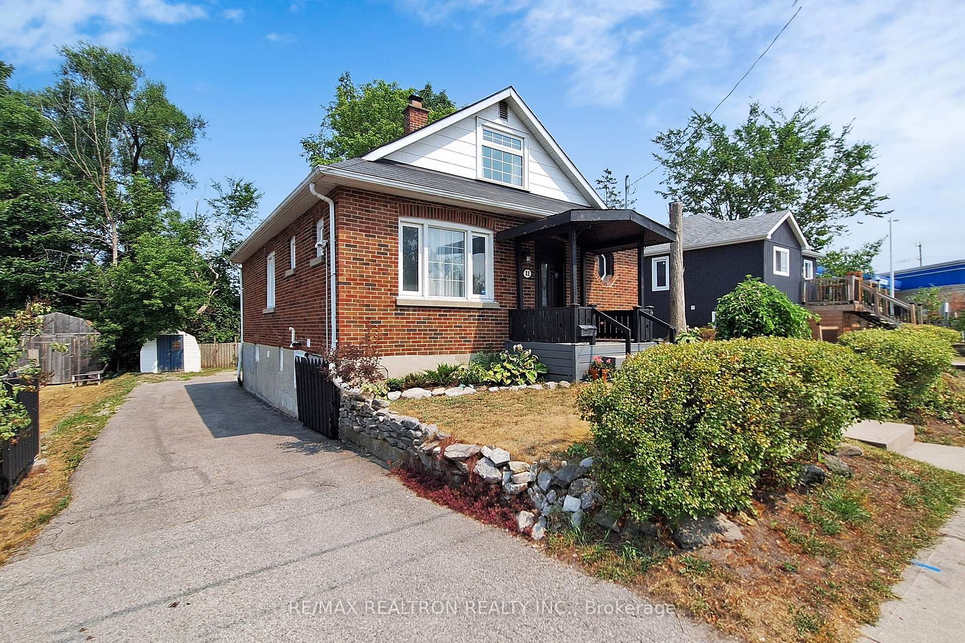 Photo 1 of 11 Eccles Street N, Barrie, Queen's Park — HOMEH