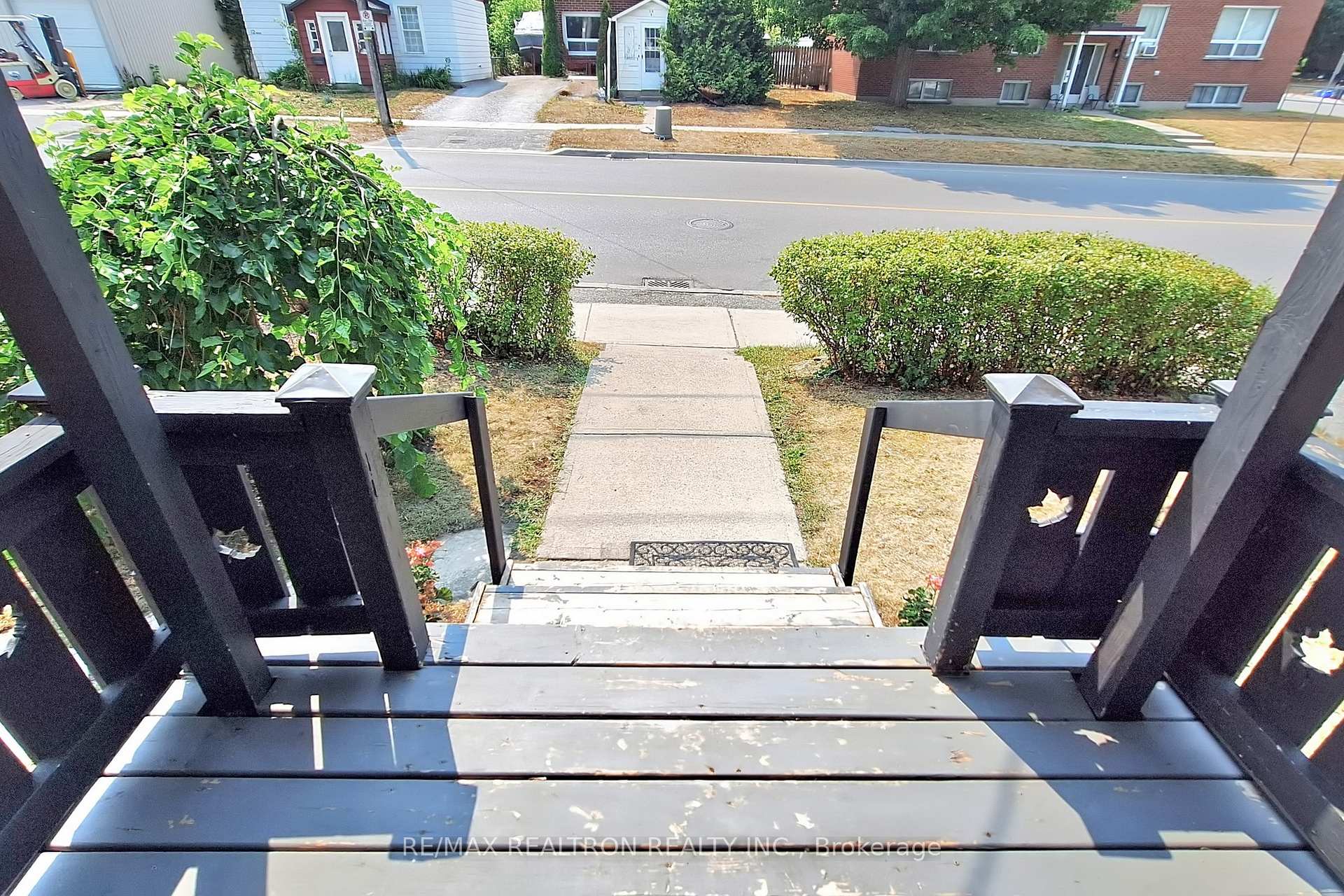 Photo 8 of 11 Eccles Street N, Barrie, Queen's Park — HOMEH