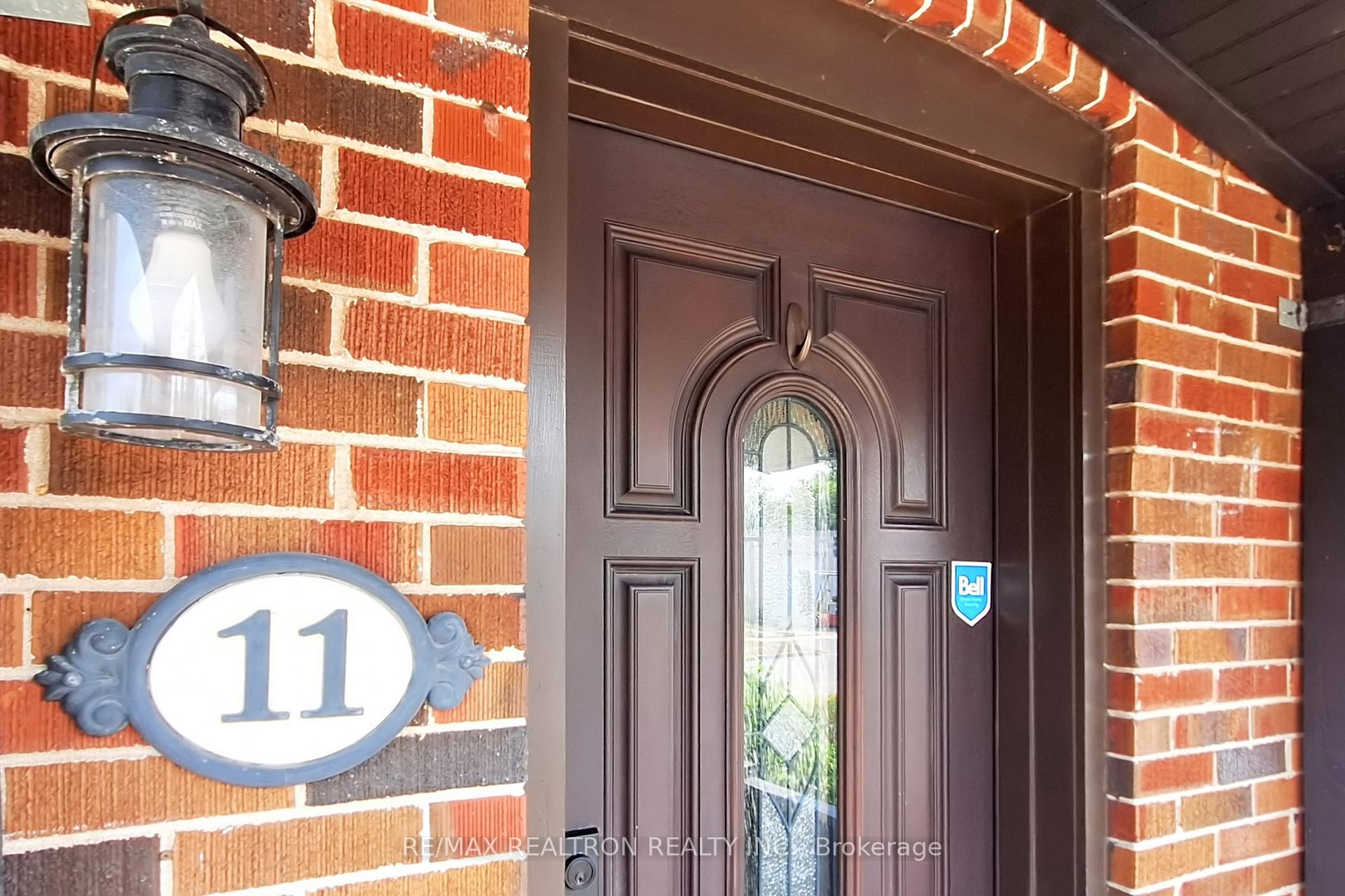 Photo 4 of 11 Eccles Street N, Barrie, Queen's Park — HOMEH