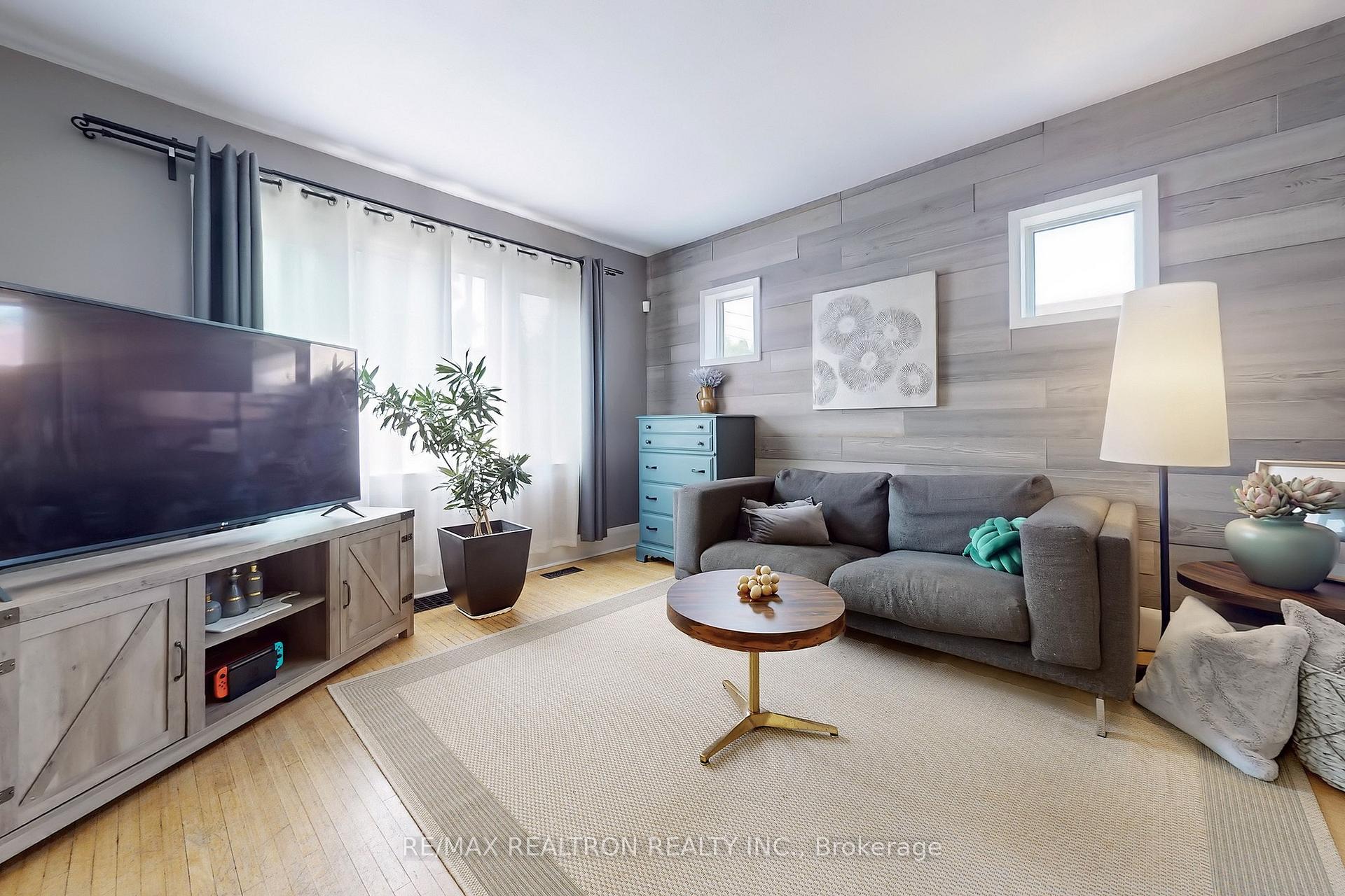 Photo 5 of 11 Eccles Street N, Barrie, Queen's Park — HOMEH
