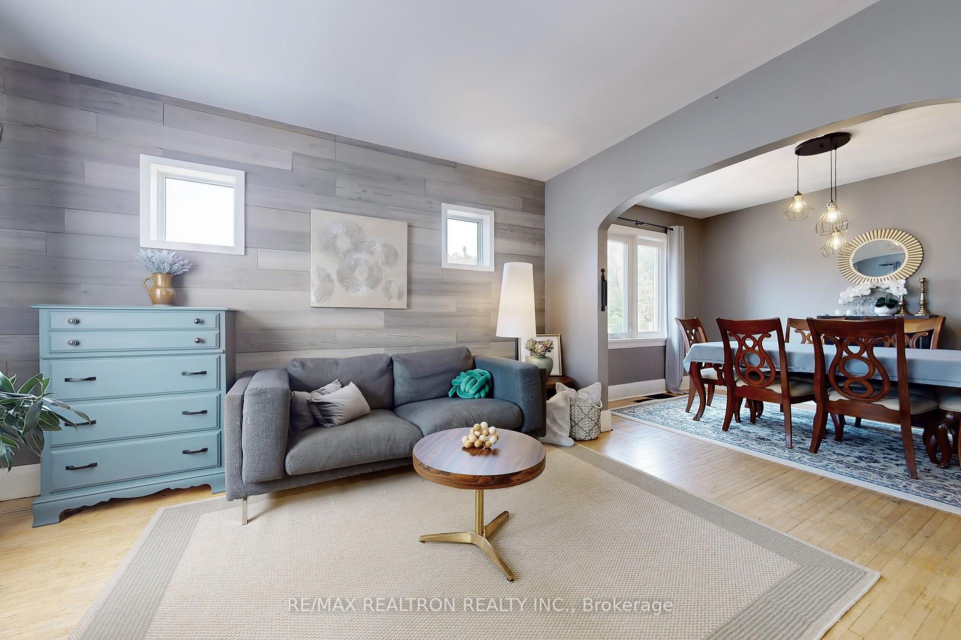 Photo 10 of 11 Eccles Street N, Barrie, Queen's Park — HOMEH
