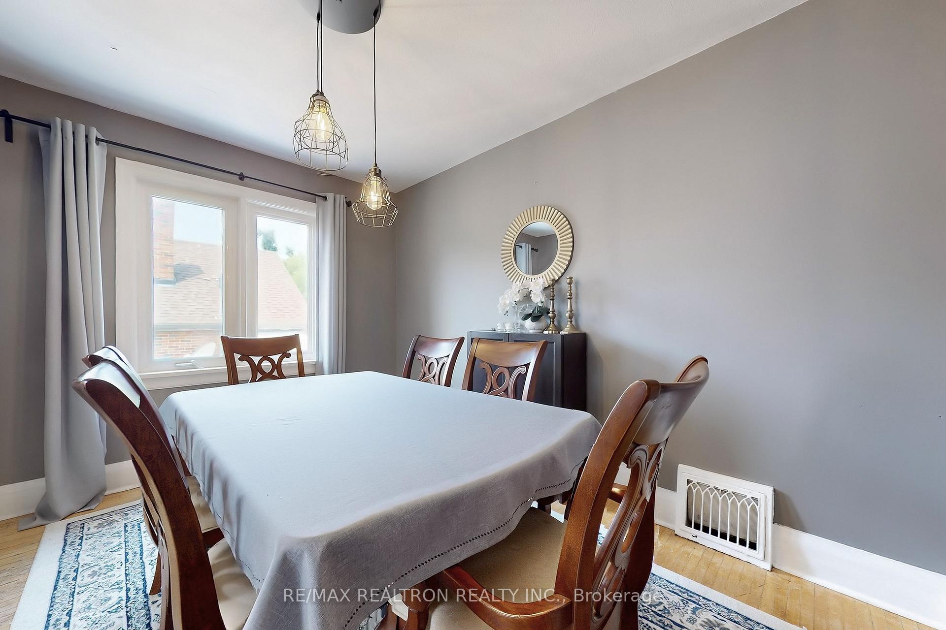 Photo 11 of 11 Eccles Street N, Barrie, Queen's Park — HOMEH