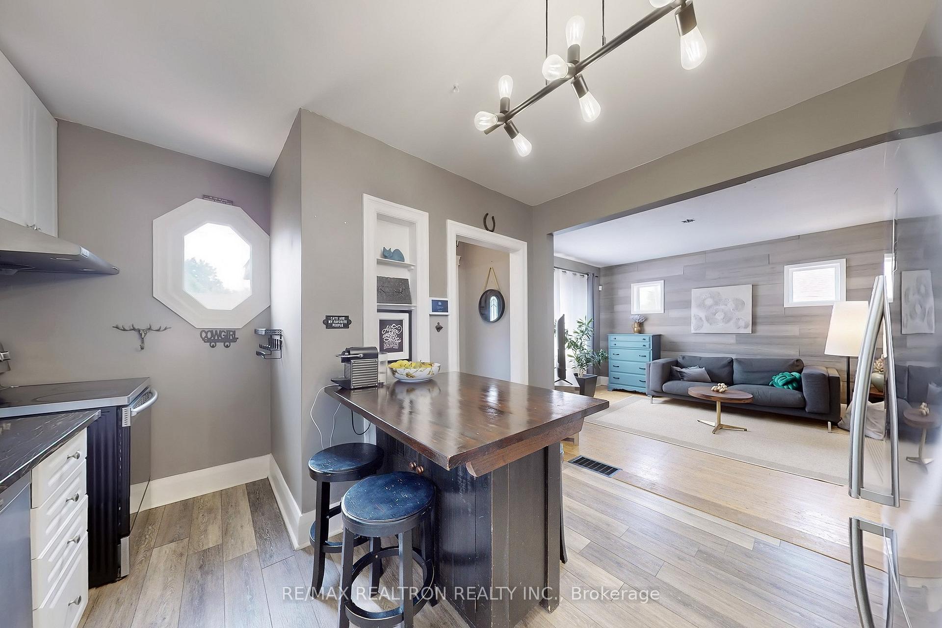 Photo 18 of 11 Eccles Street N, Barrie, Queen's Park — HOMEH