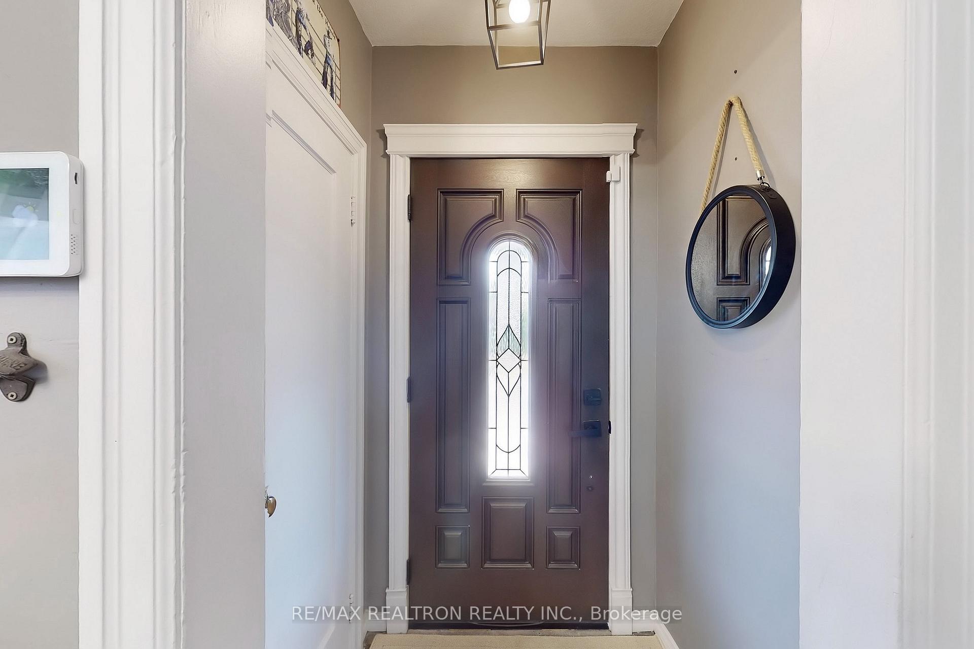 Photo 17 of 11 Eccles Street N, Barrie, Queen's Park — HOMEH