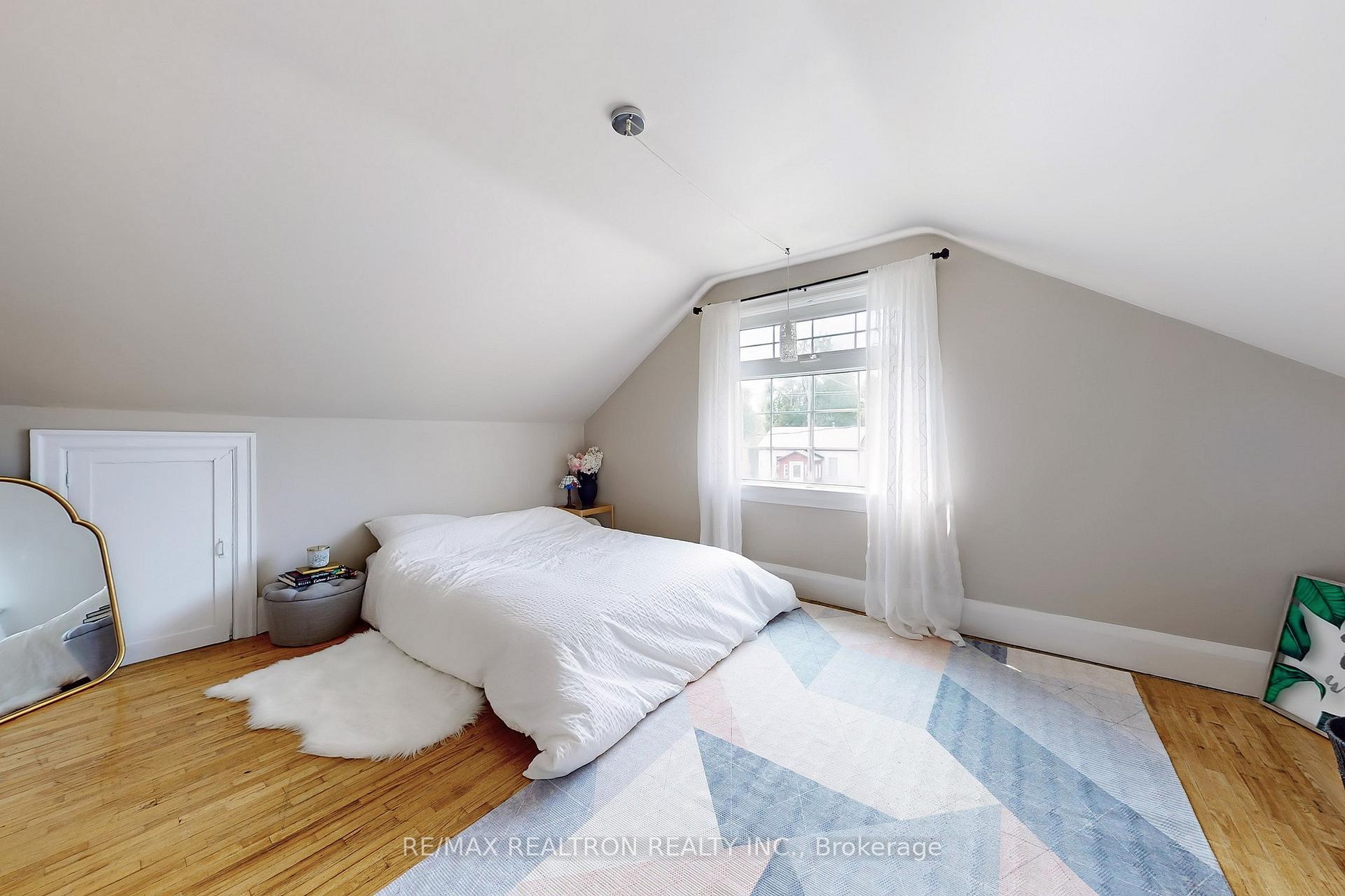 Photo 20 of 11 Eccles Street N, Barrie, Queen's Park — HOMEH