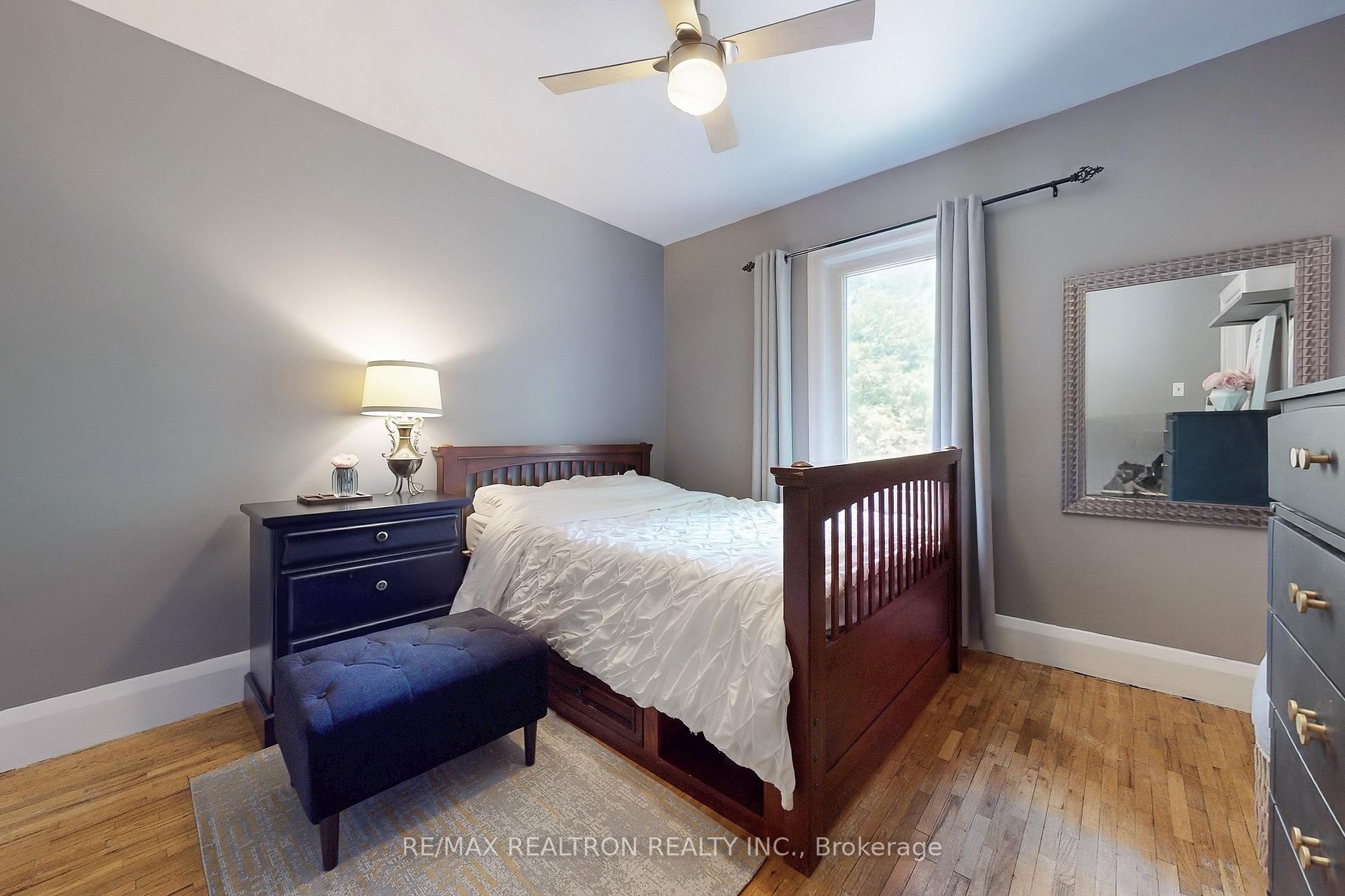 Photo 23 of 11 Eccles Street N, Barrie, Queen's Park — HOMEH