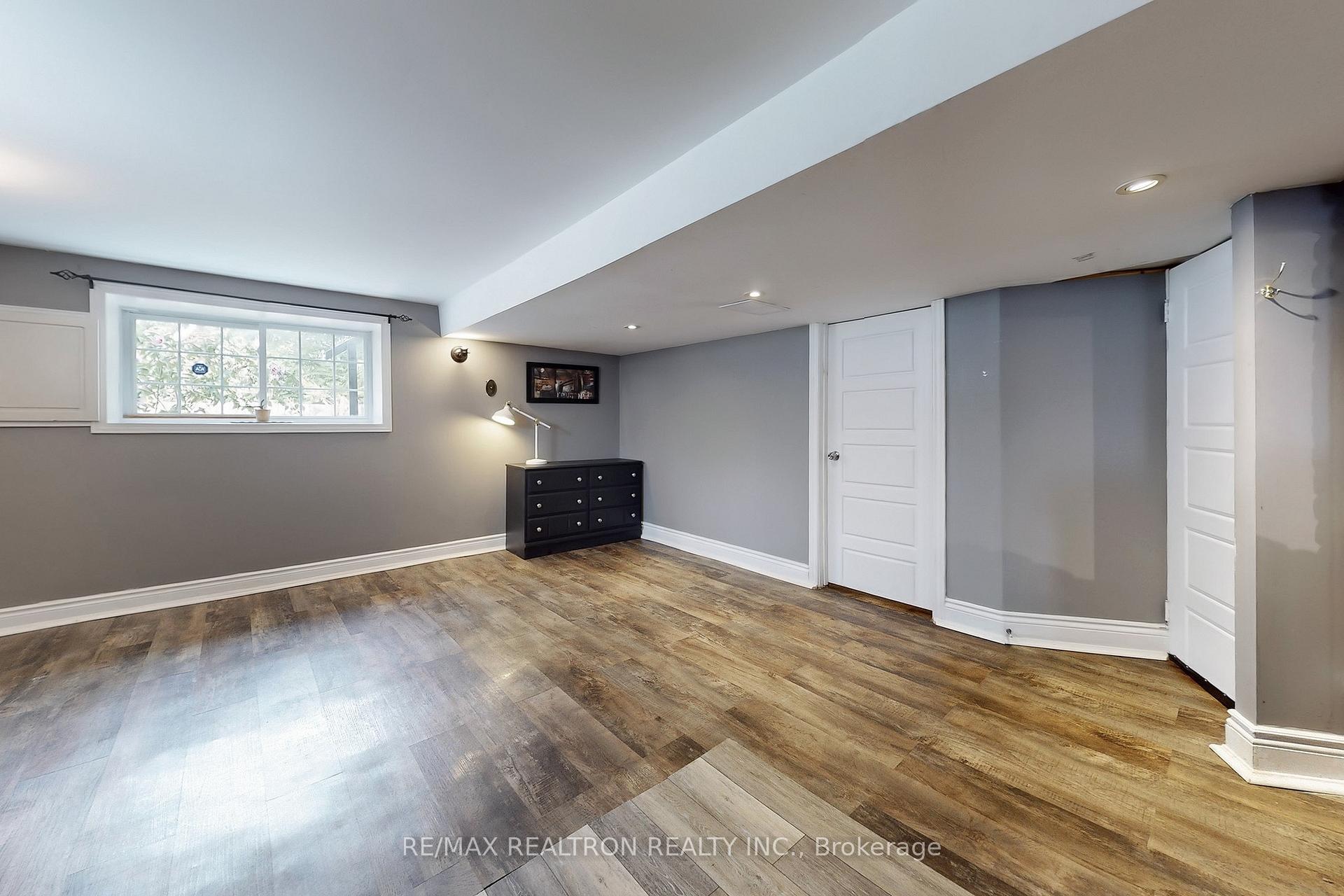 Photo 27 of 11 Eccles Street N, Barrie, Queen's Park — HOMEH