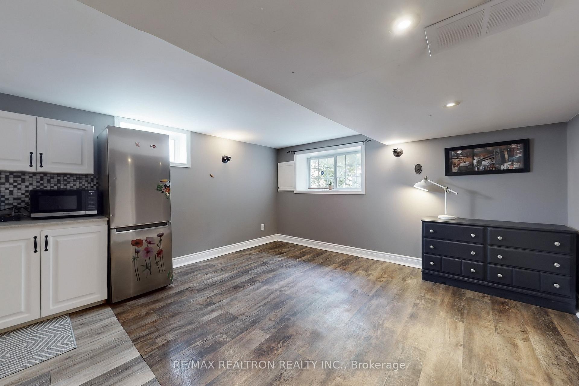 Photo 36 of 11 Eccles Street N, Barrie, Queen's Park — HOMEH