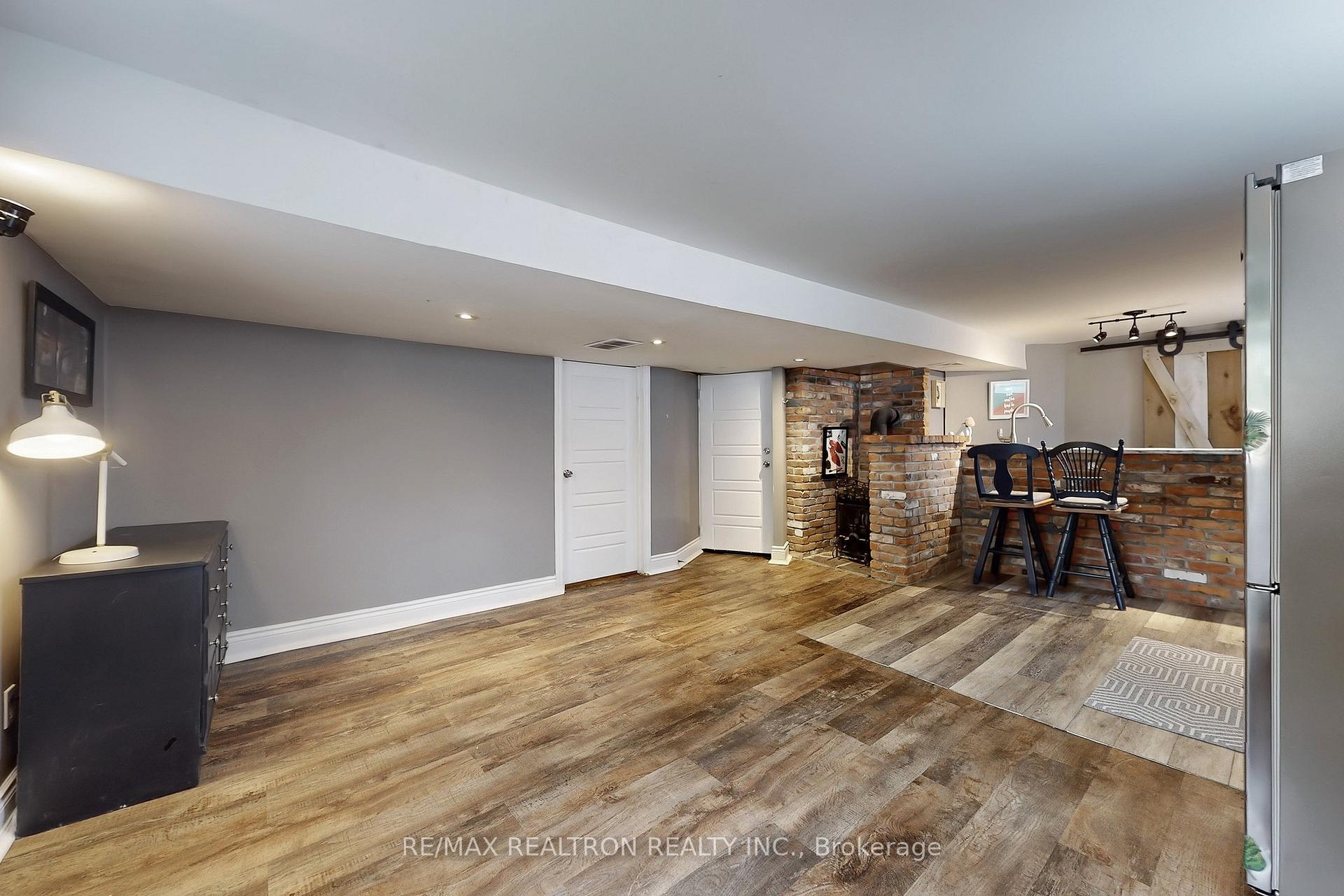 Photo 31 of 11 Eccles Street N, Barrie, Queen's Park — HOMEH