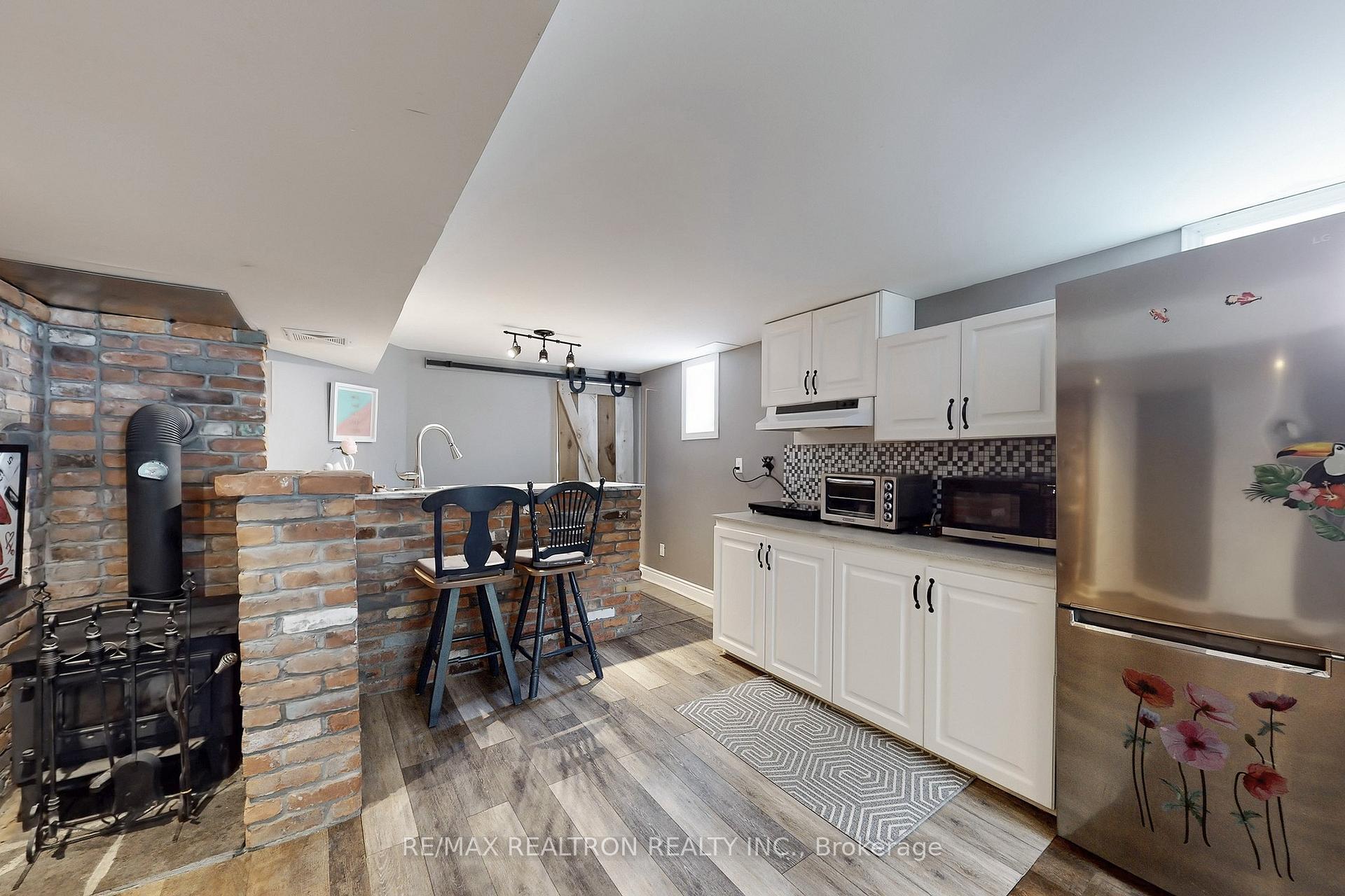 Photo 32 of 11 Eccles Street N, Barrie, Queen's Park — HOMEH