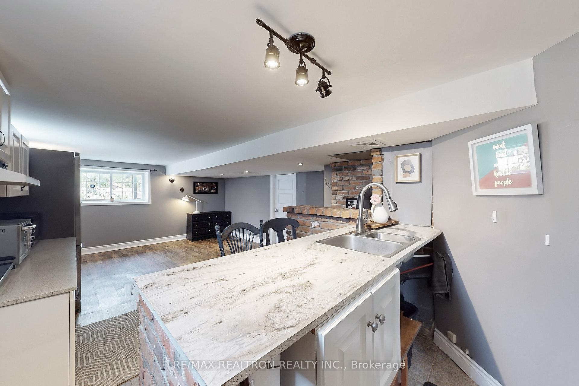 Photo 33 of 11 Eccles Street N, Barrie, Queen's Park — HOMEH