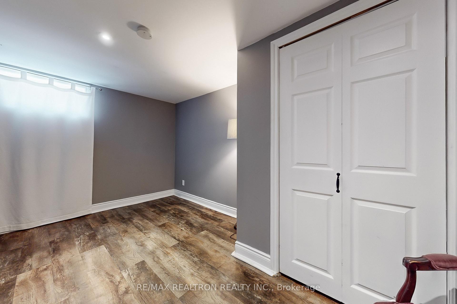 Photo 37 of 11 Eccles Street N, Barrie, Queen's Park — HOMEH