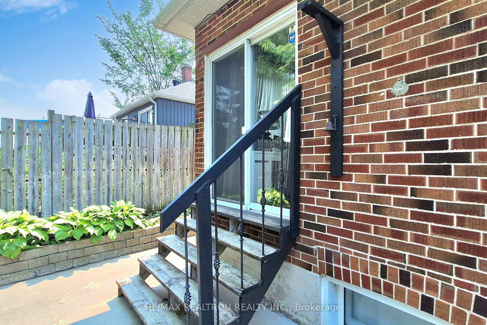 Photo 47 of 11 Eccles Street N, Barrie, Queen's Park — HOMEH