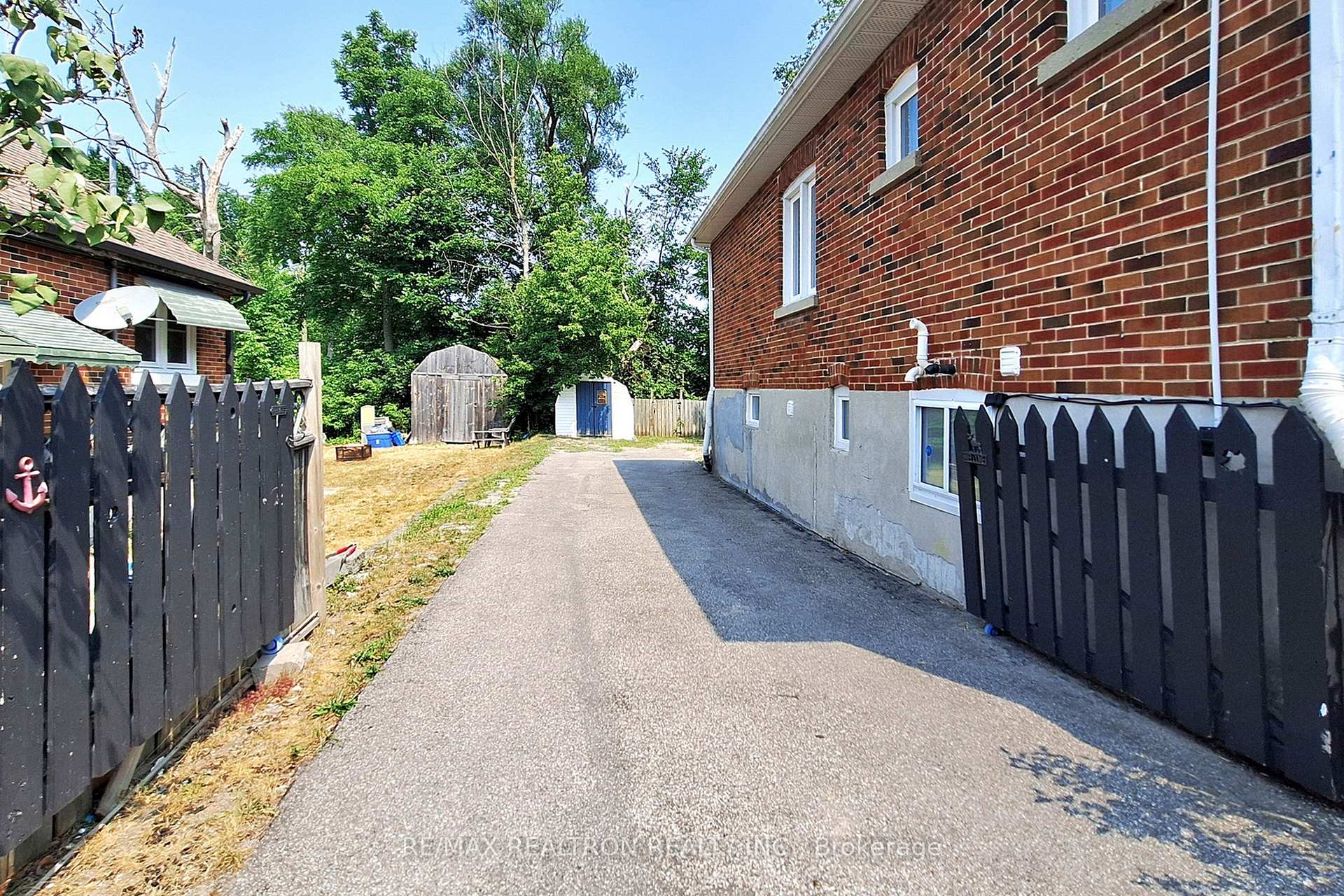 Photo 49 of 11 Eccles Street N, Barrie, Queen's Park — HOMEH