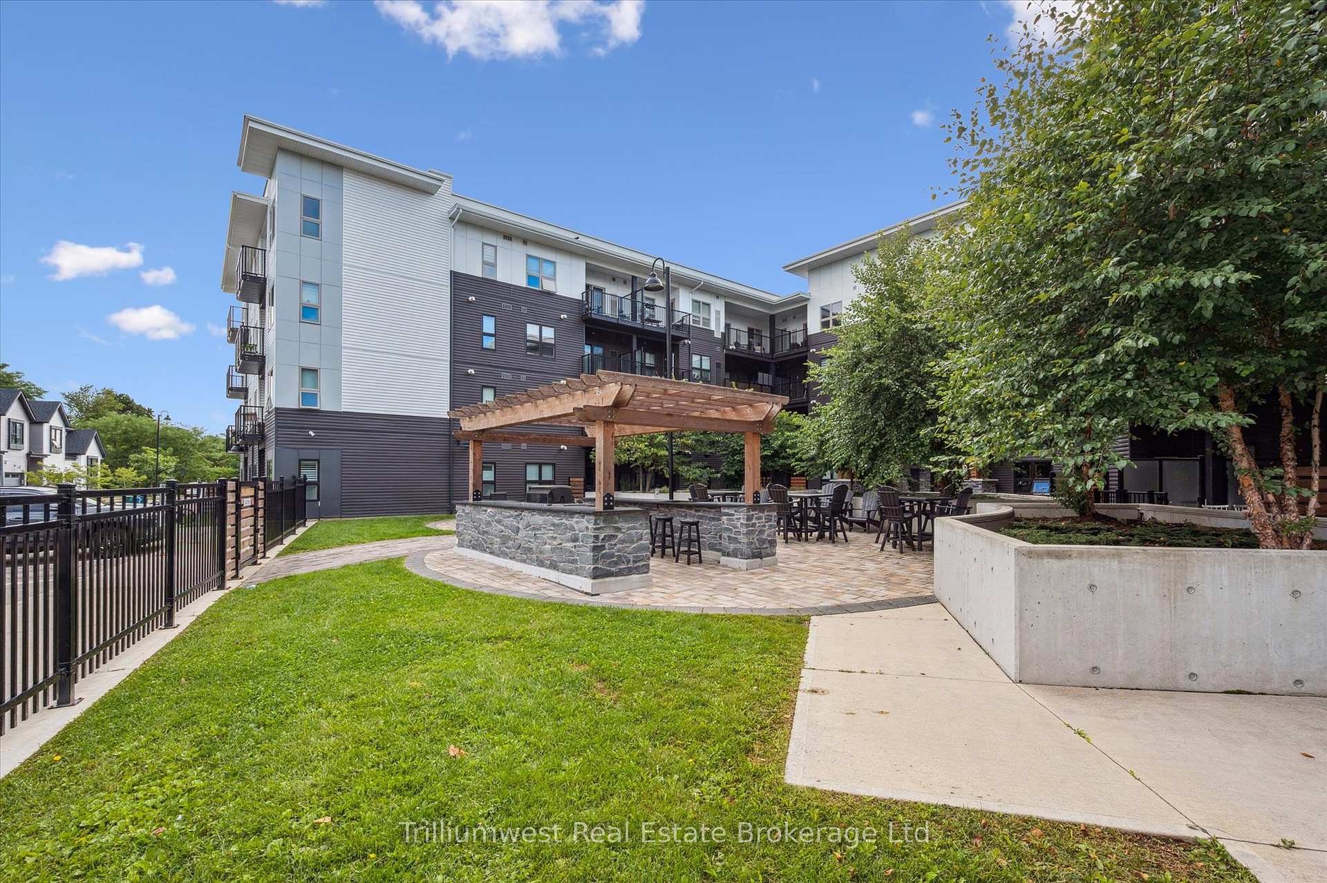 Photo 27 of Unit 423, 110 Fergus Avenue, Kitchener — HOMEH