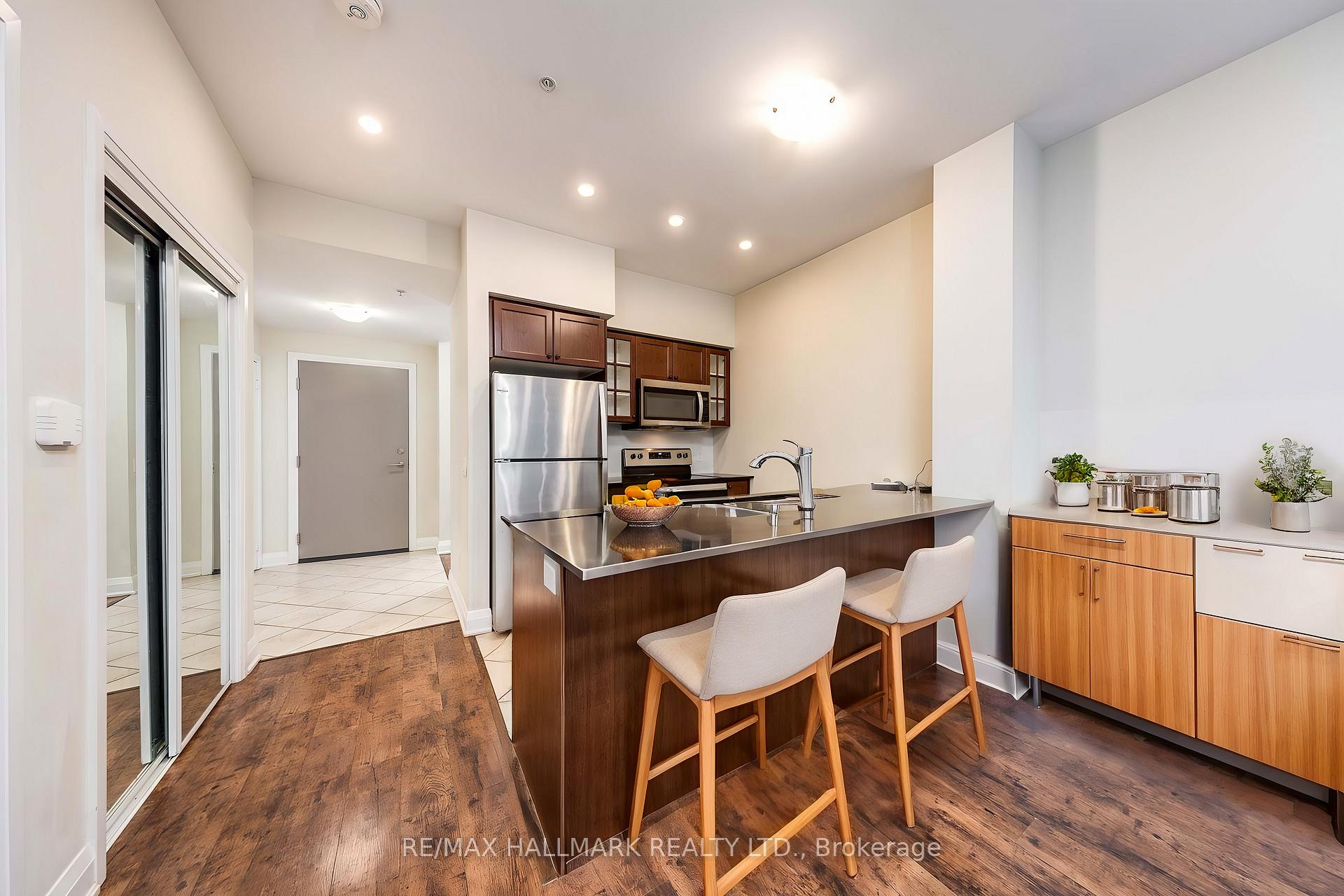 Photo 4 of Unit 503, 16 Concord Place N, Grimsby, Grimsby Beach — HOMEH
