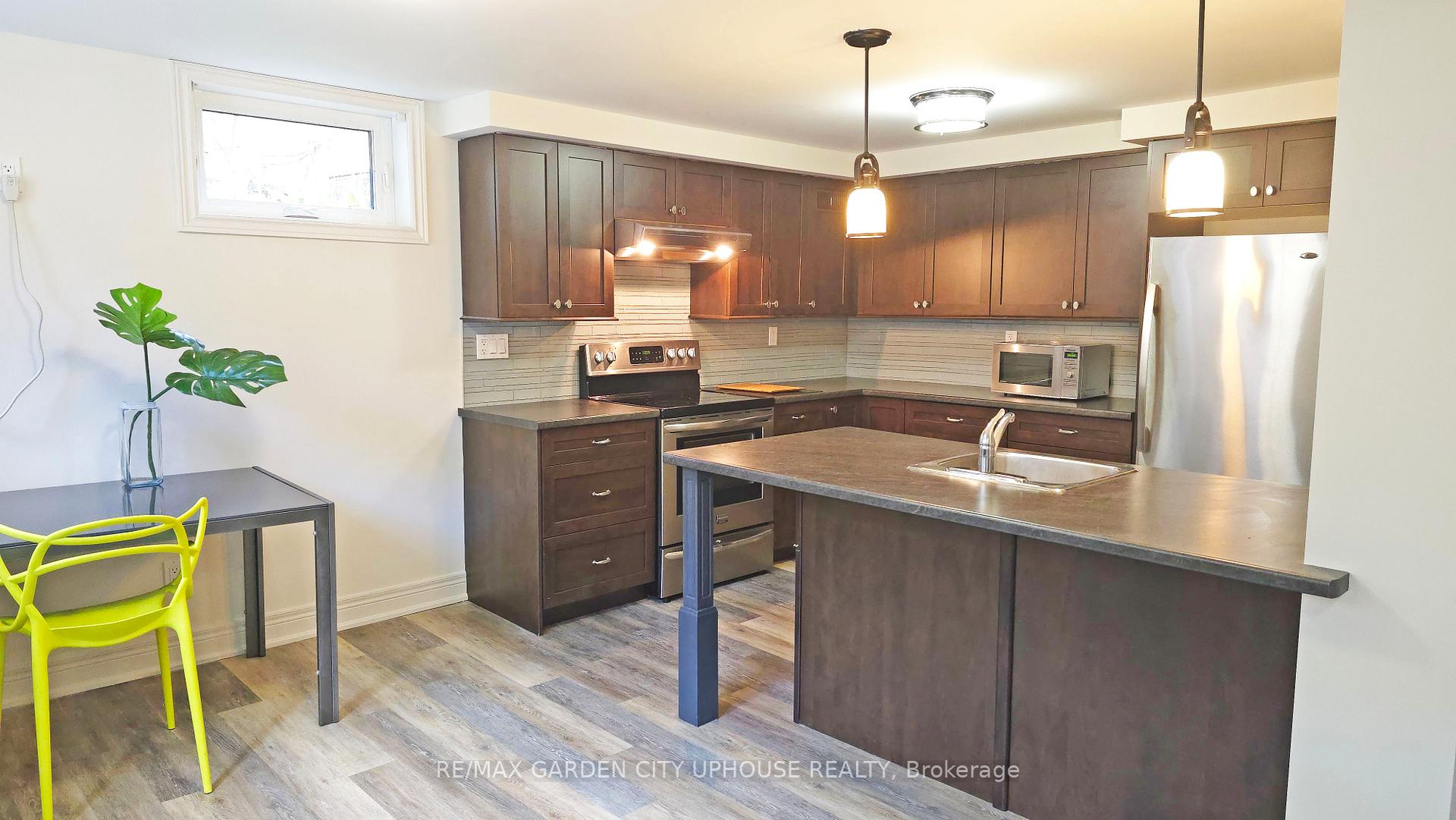 Photo 4 of 2 Adie Place, St. Catharines, Downtown — HOMEH