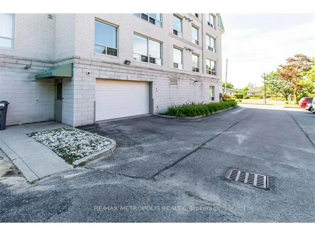 Photo 3 of Unit 305, 405 Erb Street W, Waterloo, Maple Hills — HOMEH