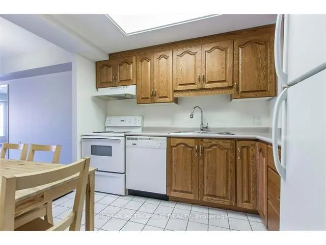 Photo 12 of Unit 305, 405 Erb Street W, Waterloo, Maple Hills — HOMEH