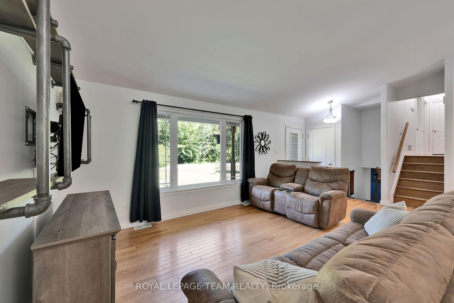 Photo 5 of 308 Latimer Road, Edwardsburgh/Cardinal, Edwardsburgh/Cardinal Twp — HOMEH
