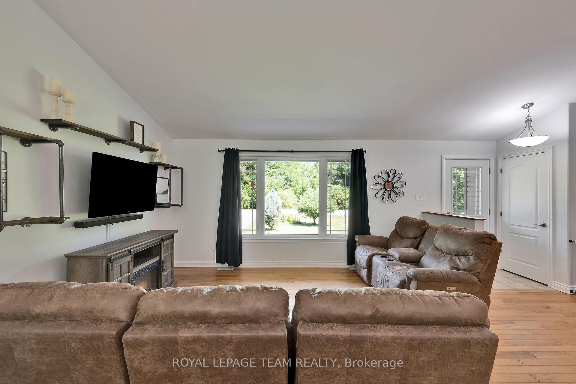 Photo 4 of 308 Latimer Road, Edwardsburgh/Cardinal, Edwardsburgh/Cardinal Twp — HOMEH