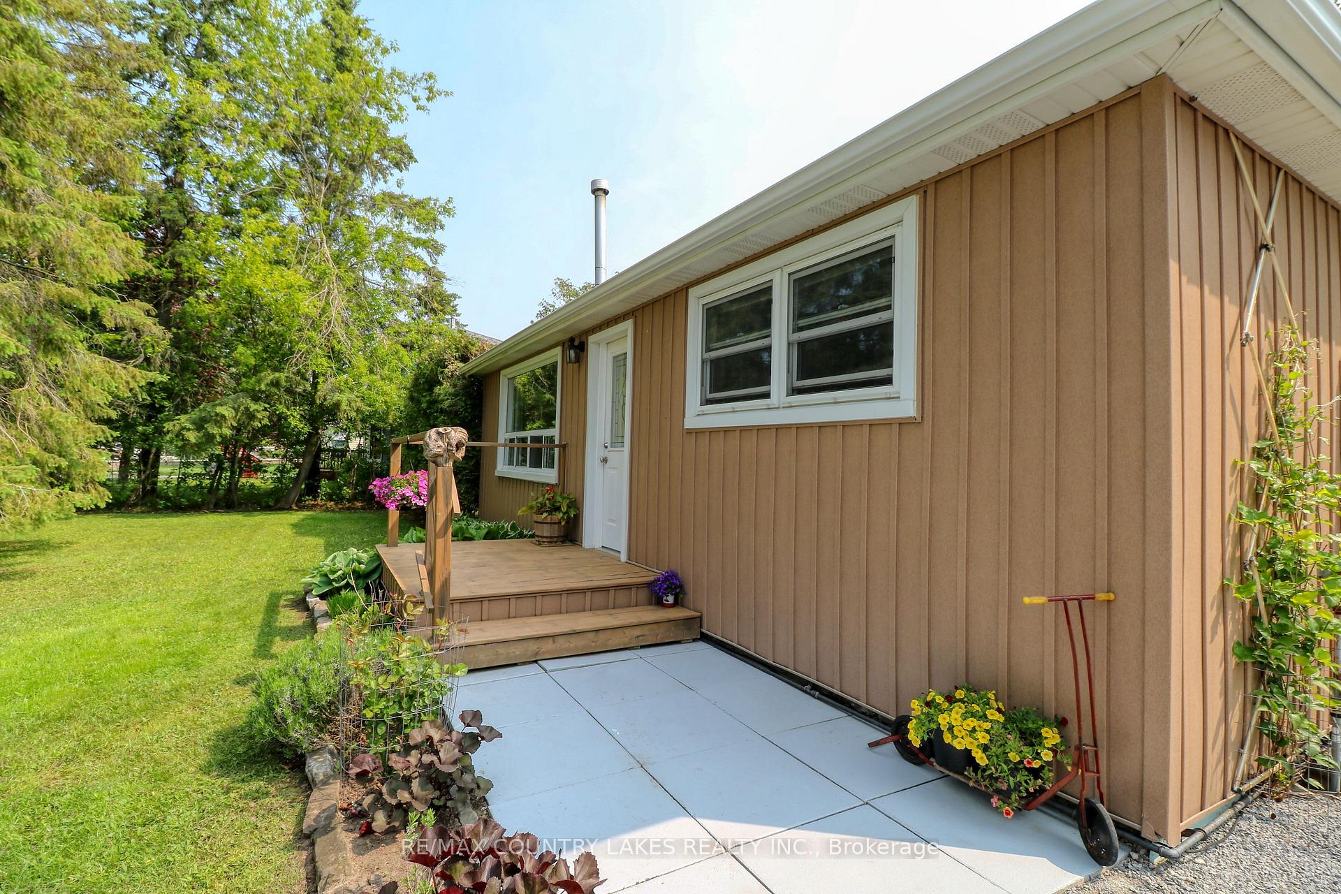 Photo 2 of 15 Nancy Avenue, Brock, Beaverton — HOMEH