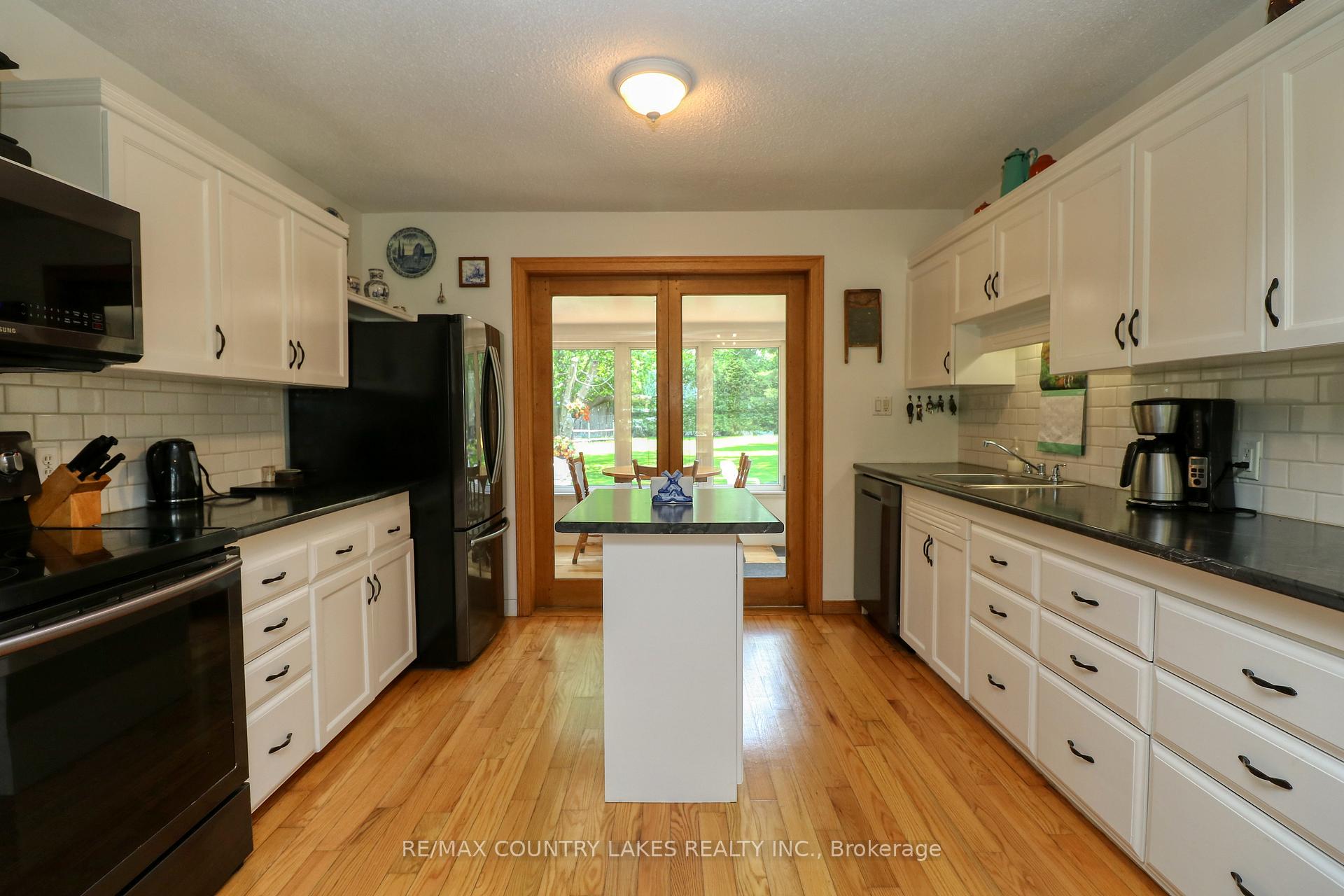 Photo 6 of 15 Nancy Avenue, Brock, Beaverton — HOMEH