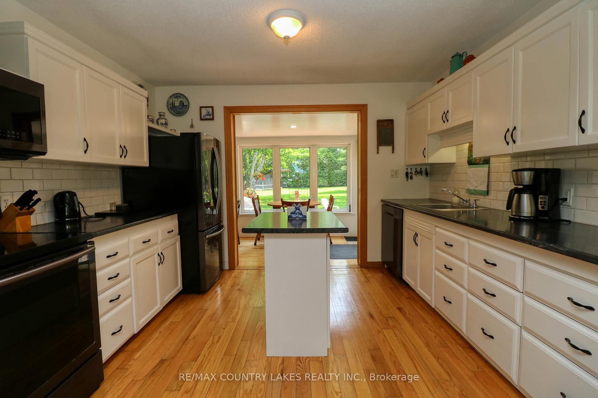 Photo 7 of 15 Nancy Avenue, Brock, Beaverton — HOMEH