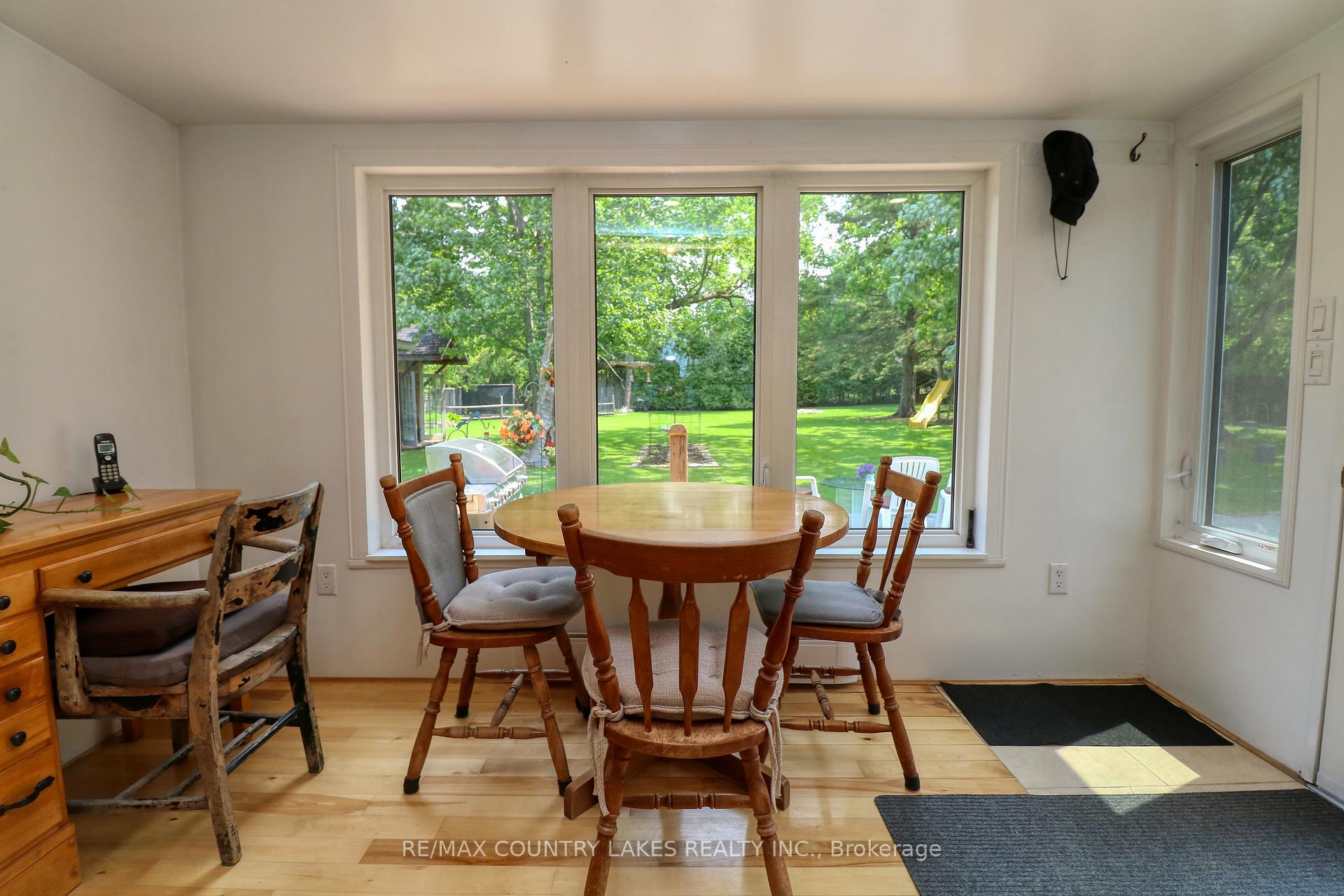 Photo 8 of 15 Nancy Avenue, Brock, Beaverton — HOMEH
