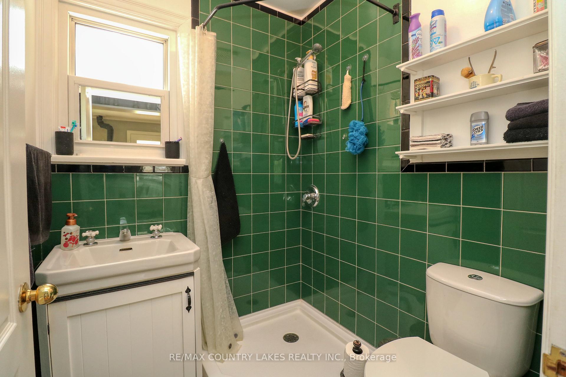 Photo 12 of 15 Nancy Avenue, Brock, Beaverton — HOMEH