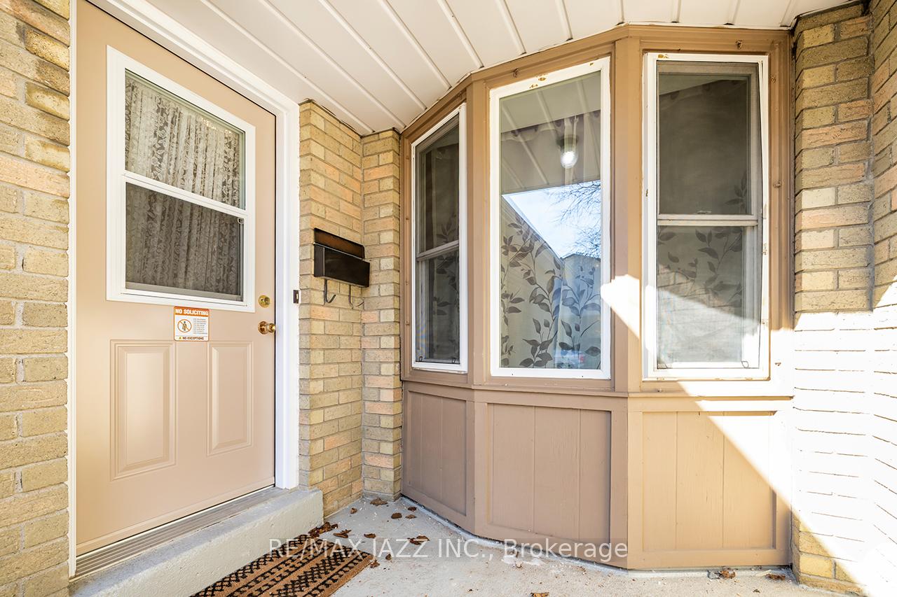 Photo 5 of Unit 72, 700 Harmony Road N, Oshawa, Pinecrest — HOMEH