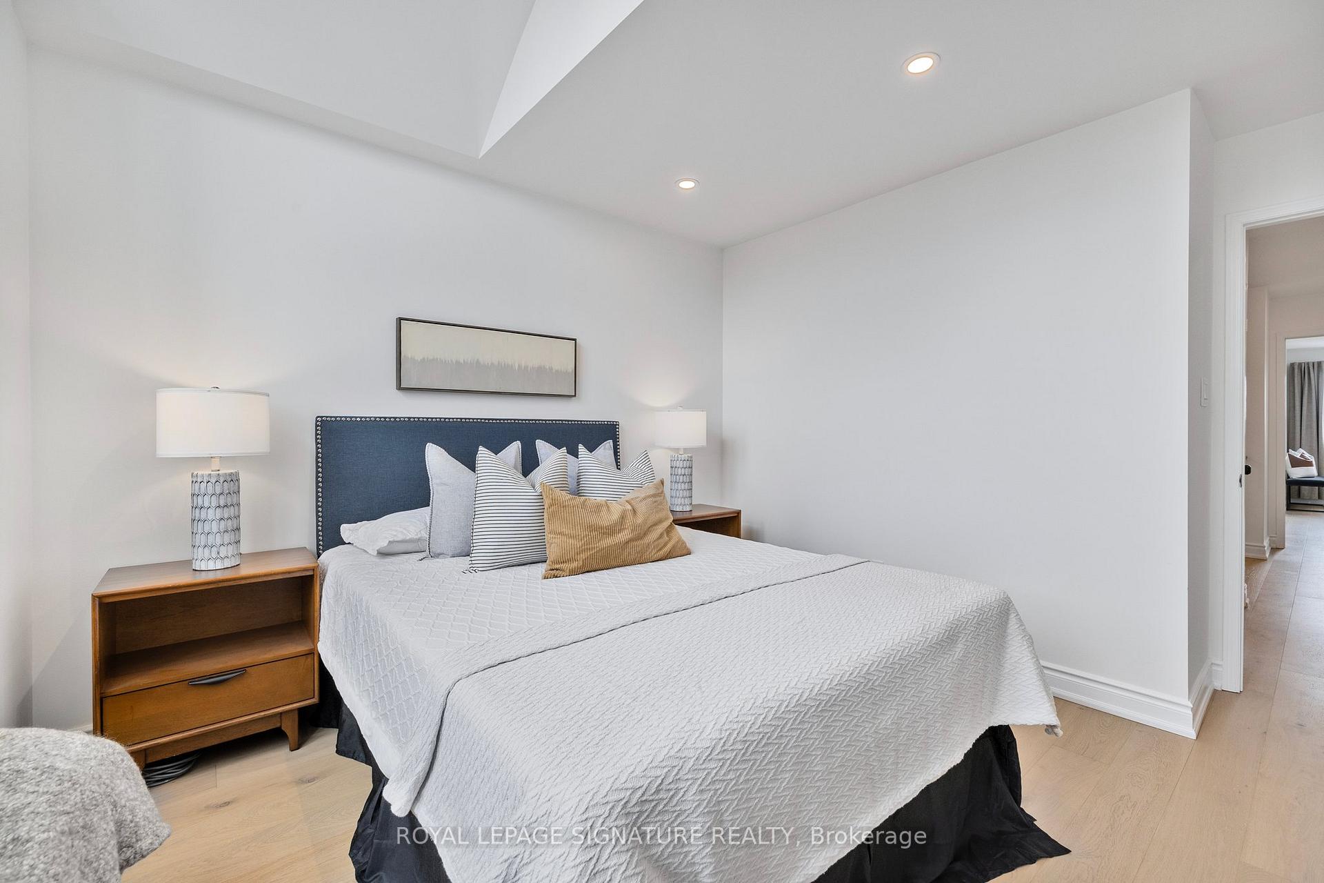 Photo 25 of 27 Rush Road, Aurora, Bayview Wellington — HOMEH