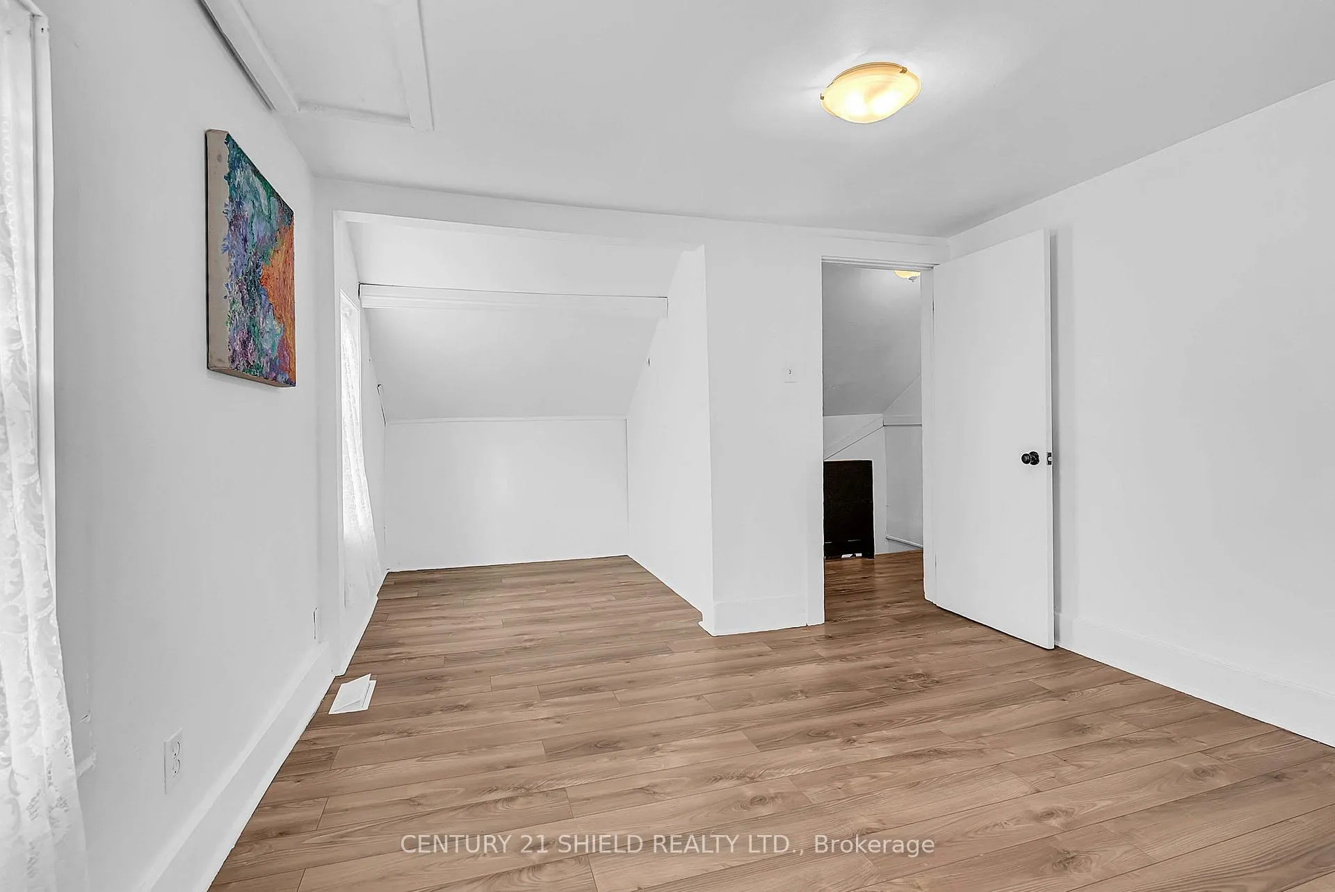 Photo 10 of 30 Marlborough Street S, Cornwall — HOMEH