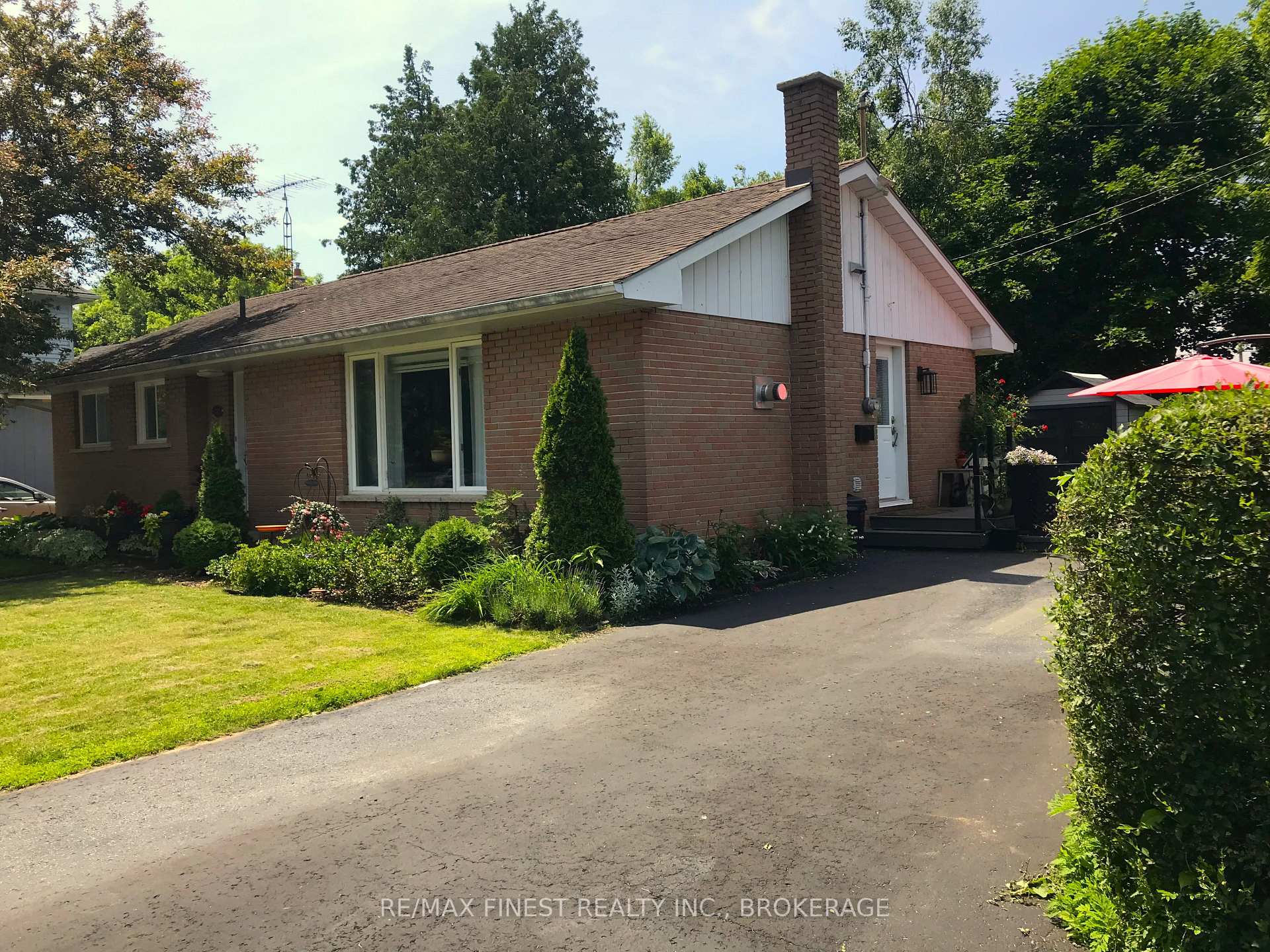 Photo 2 of 312 Henrietta Street, Gananoque — HOMEH