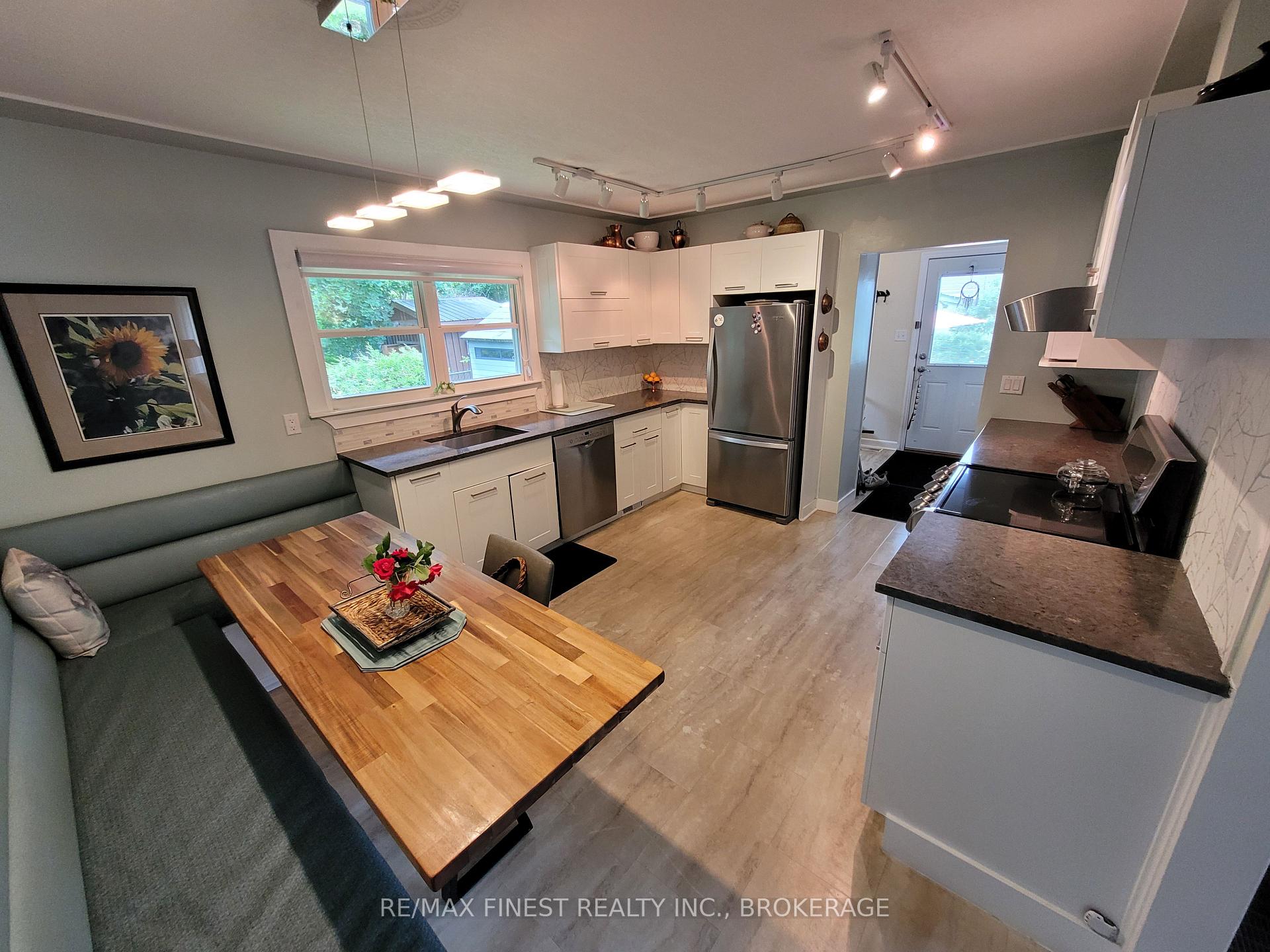 Photo 11 of 312 Henrietta Street, Gananoque — HOMEH